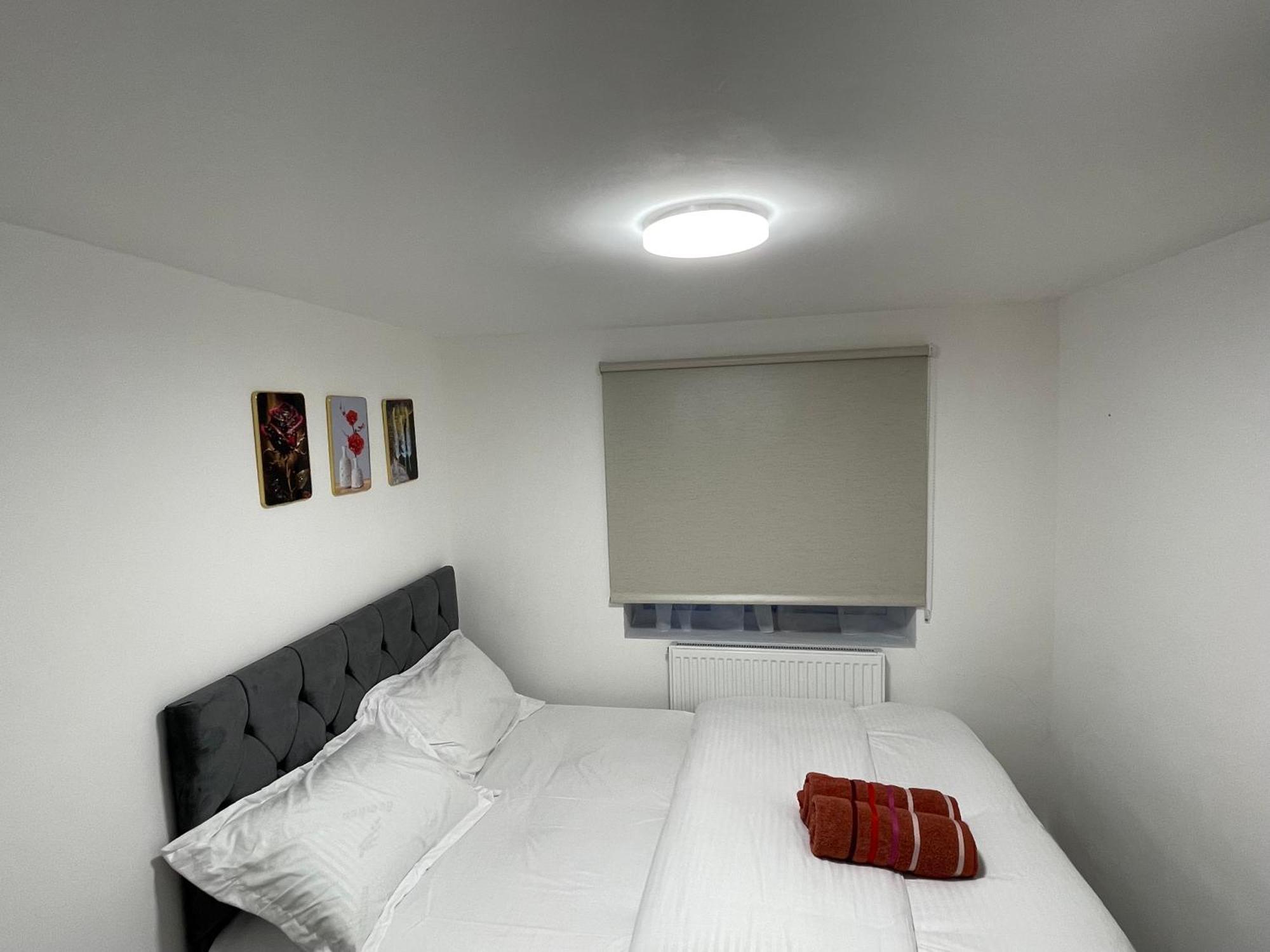 Two Bedroom Central Location Modern Flat Stratford Londres