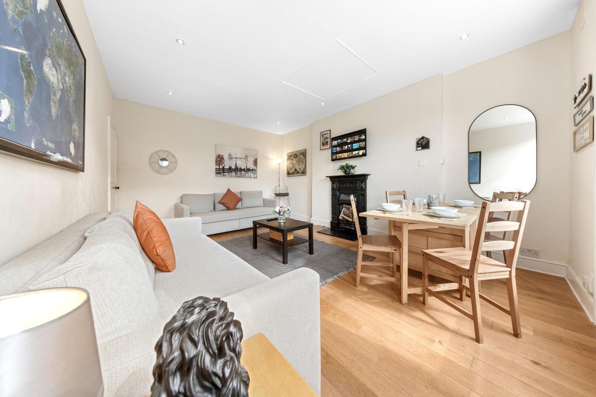 Spacious Sleep 11 With Terrace In Earls Court Ec99