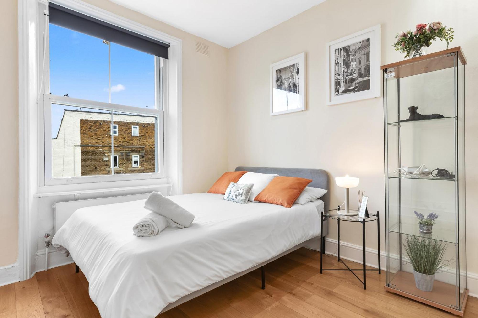 Apartment Spacious Sleep 11 With Terrace In Earls Court Ec99