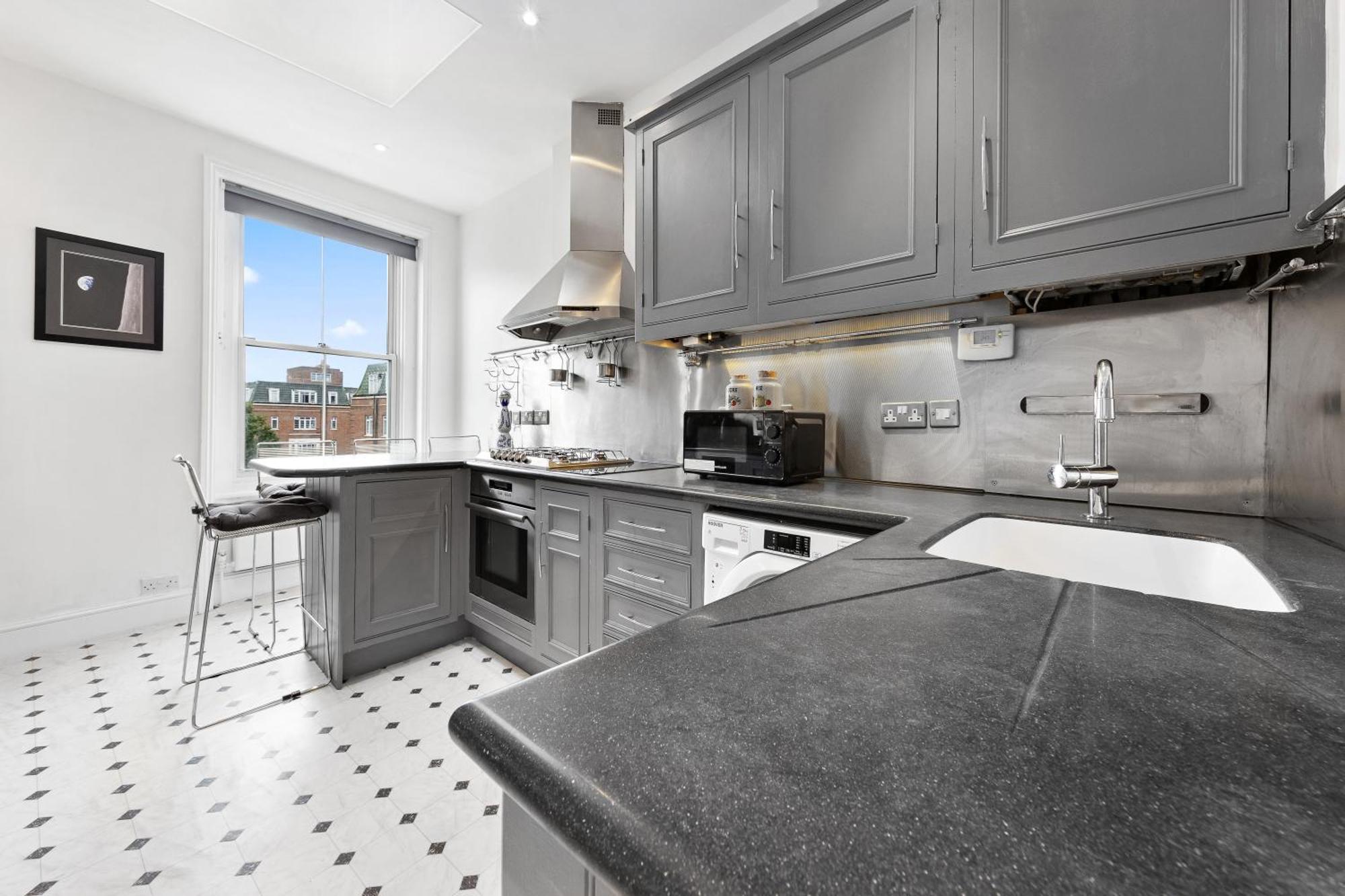 Spacious Sleep 11 With Terrace In Earls Court Ec99 *