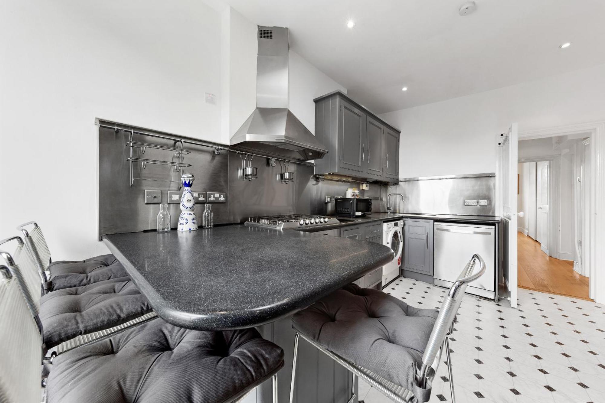 Spacious Sleep 11 With Terrace In Earls Court Ec99 Apartment *