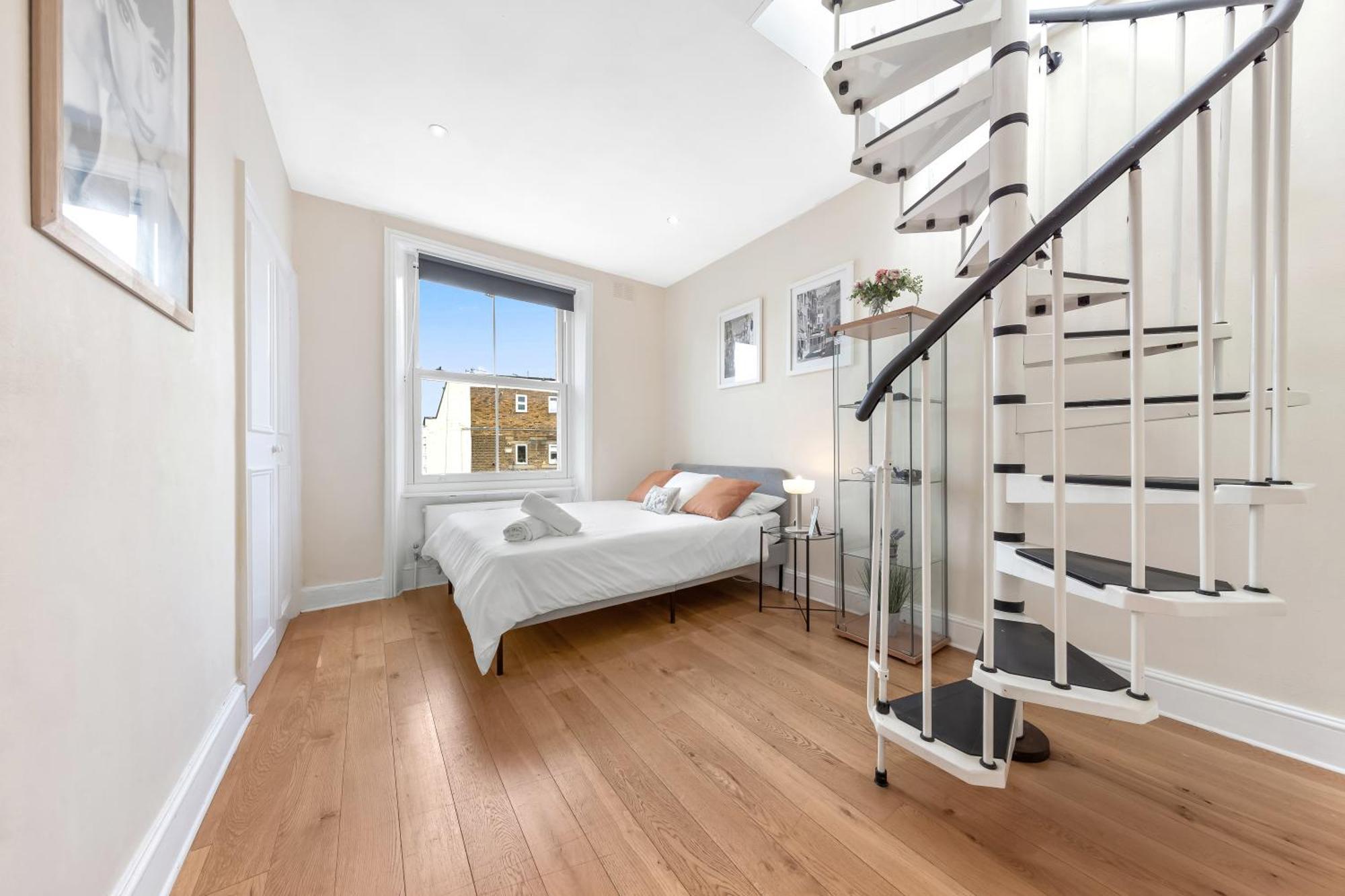 Apartment Spacious Sleep 11 With Terrace In Earls Court Ec99