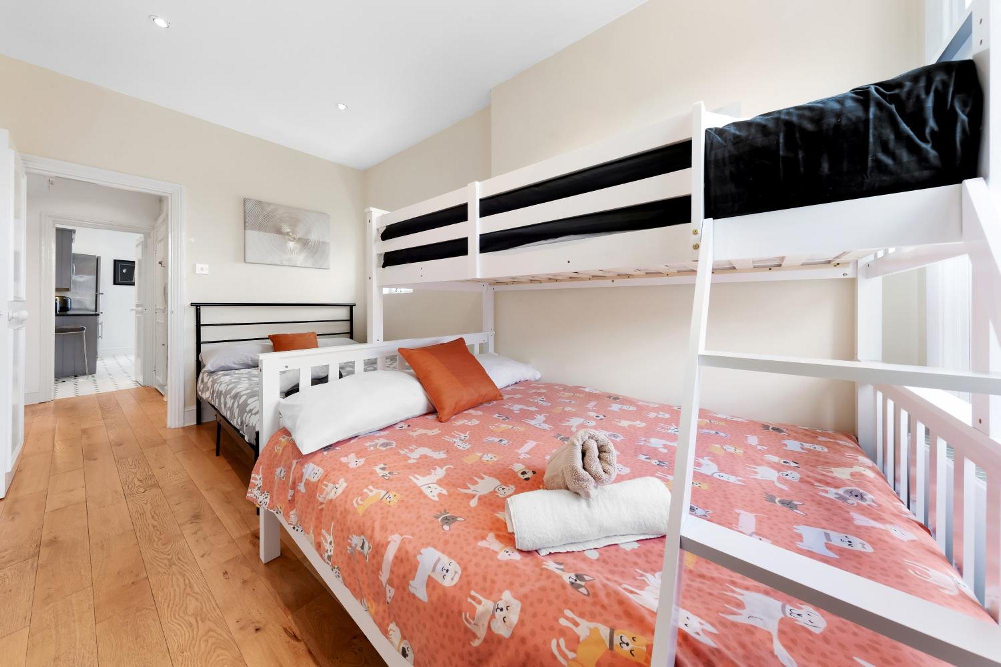 Apartment Spacious Sleep 11 With Terrace In Earls Court Ec99 *