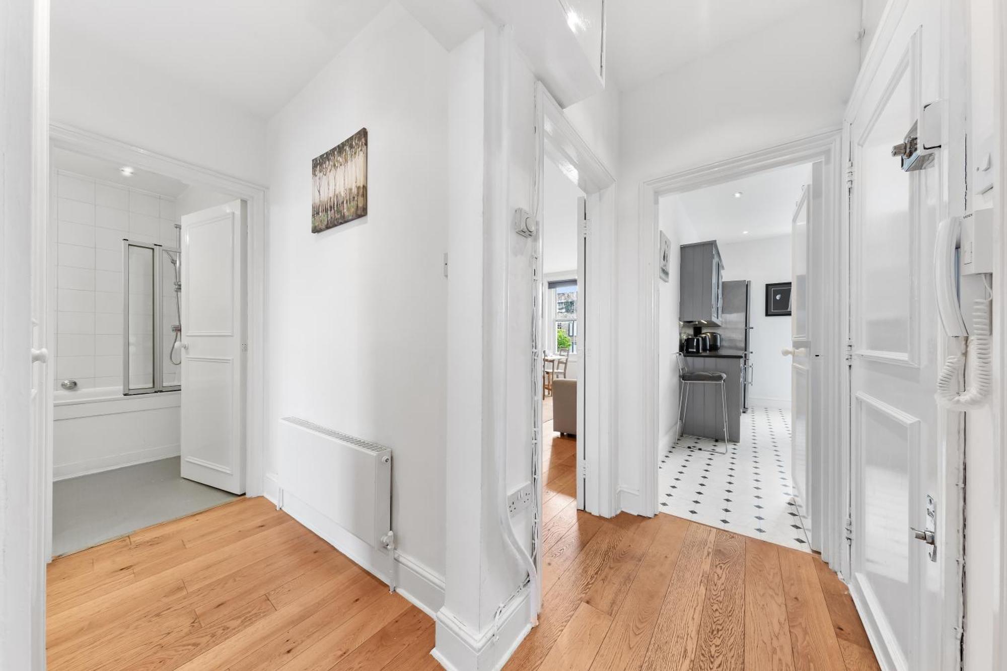 Spacious Sleep 11 With Terrace In Earls Court Ec99 * London