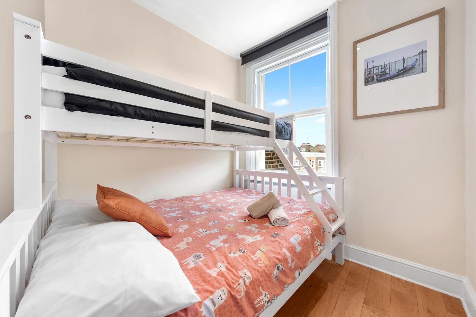 Spacious Sleep 11 With Terrace In Earls Court Ec99 London