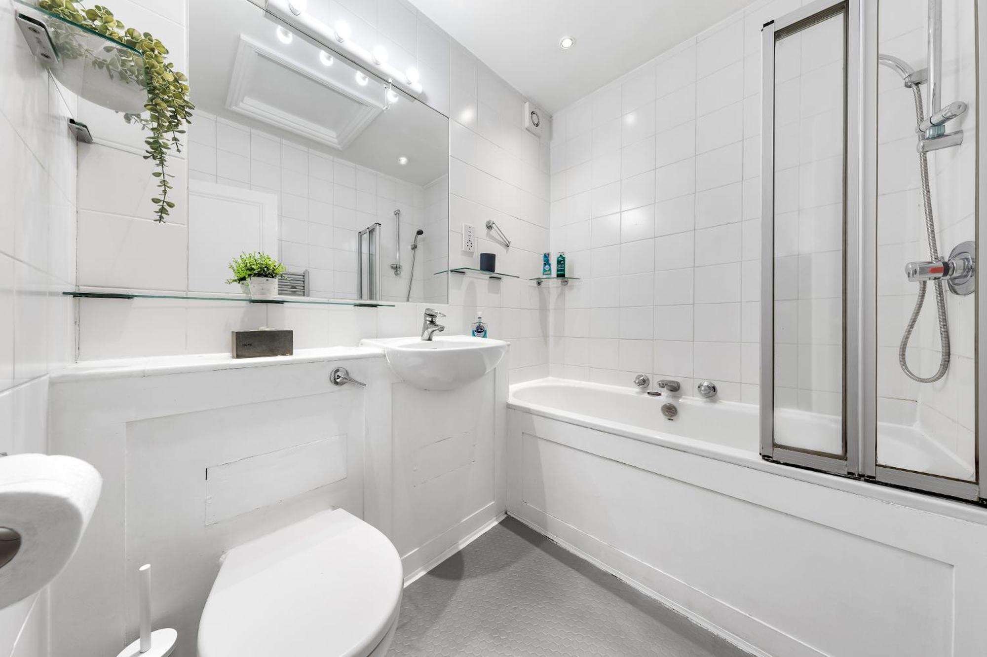 Spacious Sleep 11 With Terrace In Earls Court Ec99 Apartment London
