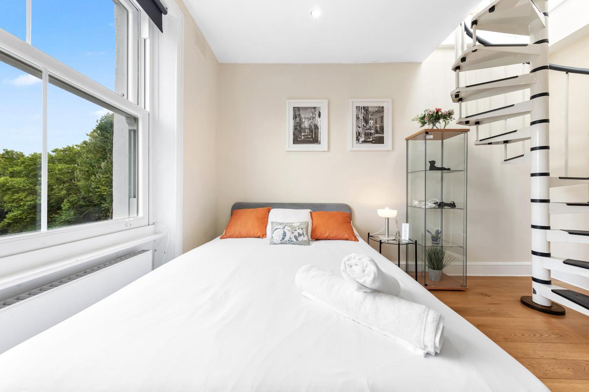 Spacious Sleep 11 With Terrace In Earls Court Ec99 *