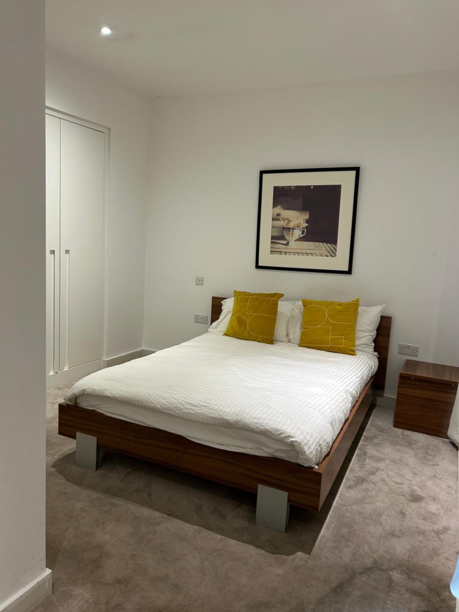 One Bedroom In Royal Wharf, Close To Airport Appartement *
