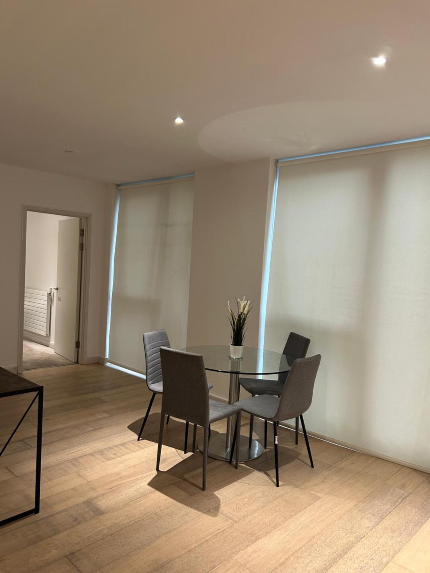 One Bedroom In Royal Wharf, Close To Airport Appartement