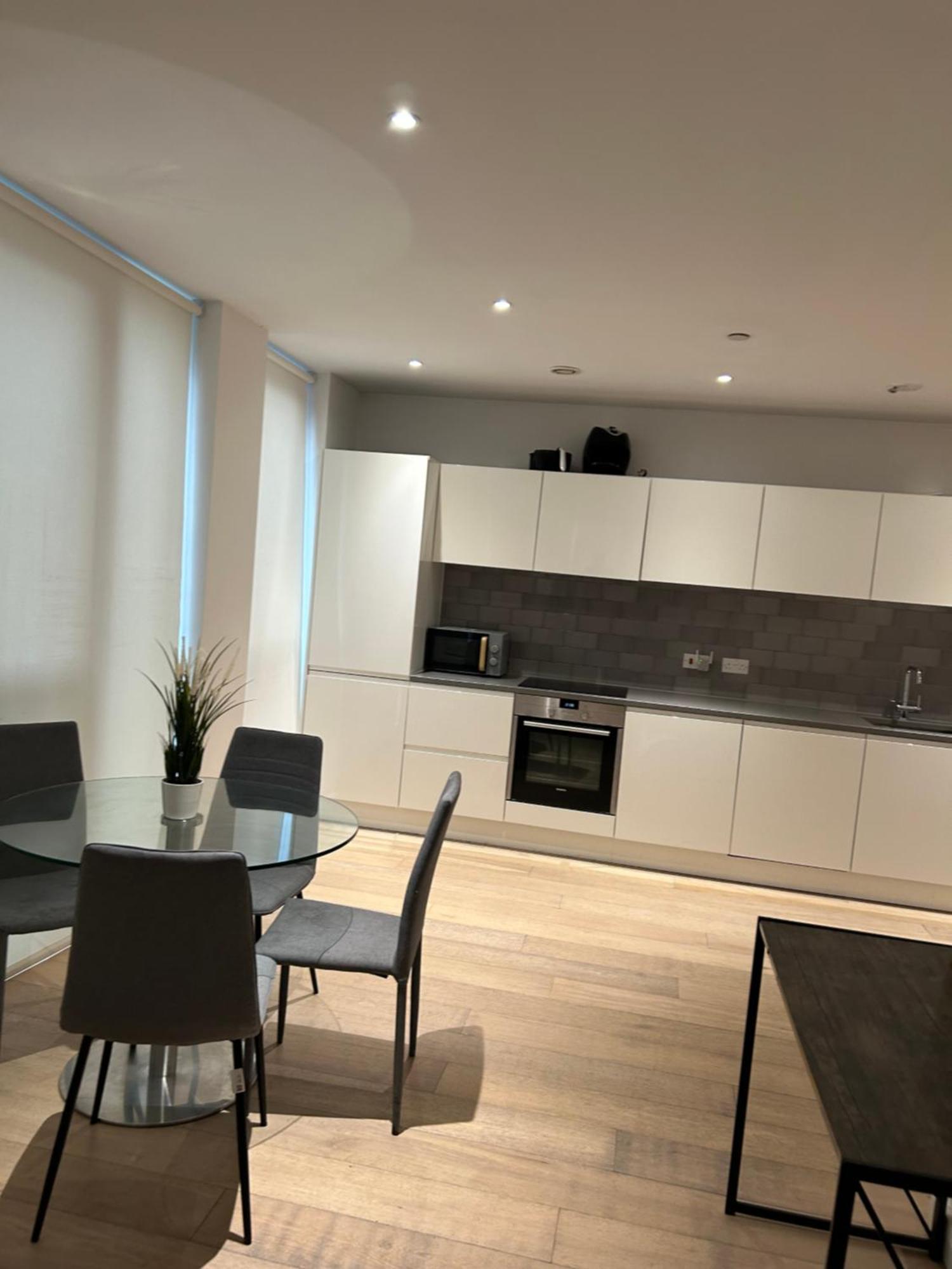 One Bedroom In Royal Wharf, Close To Airport Appartement *