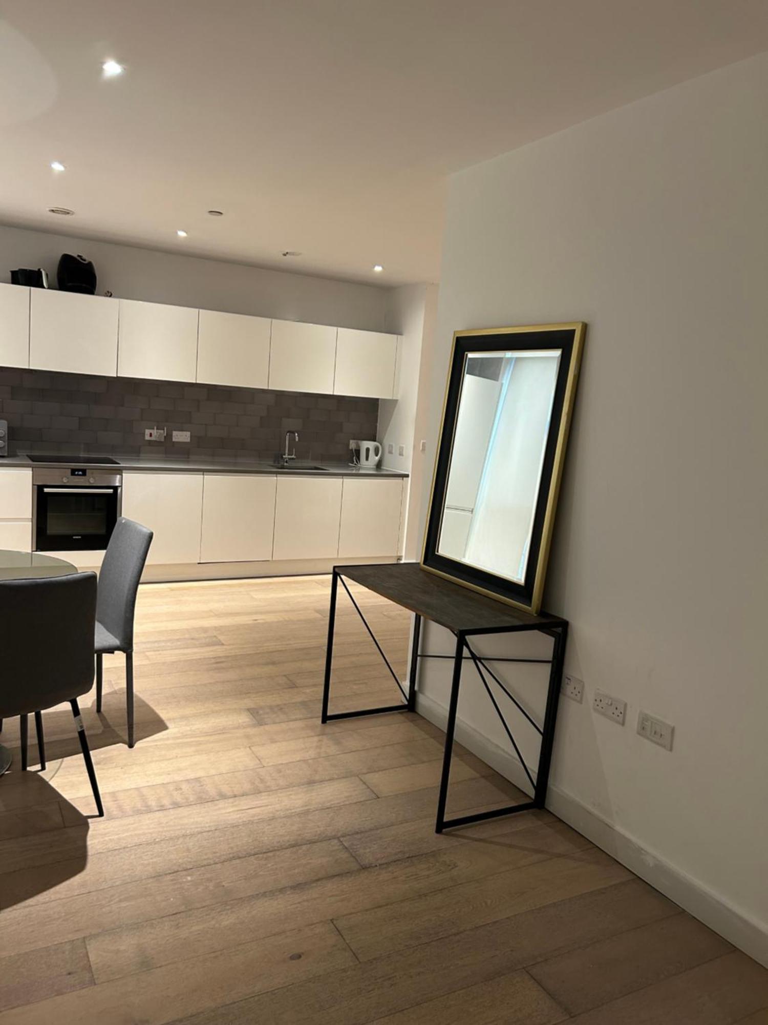 Appartement One Bedroom In Royal Wharf, Close To Airport