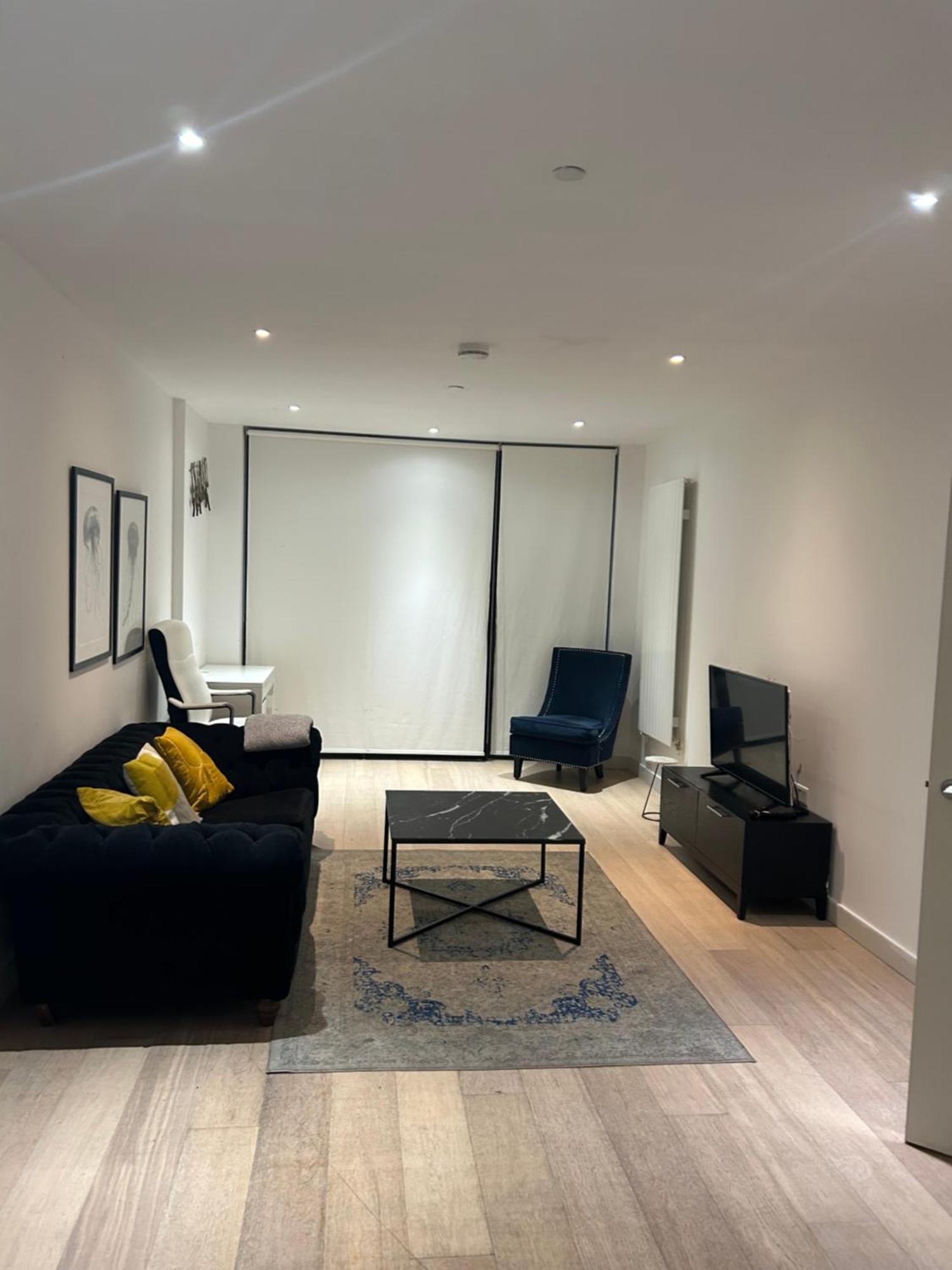 One Bedroom In Royal Wharf, Close To Airport * Londres