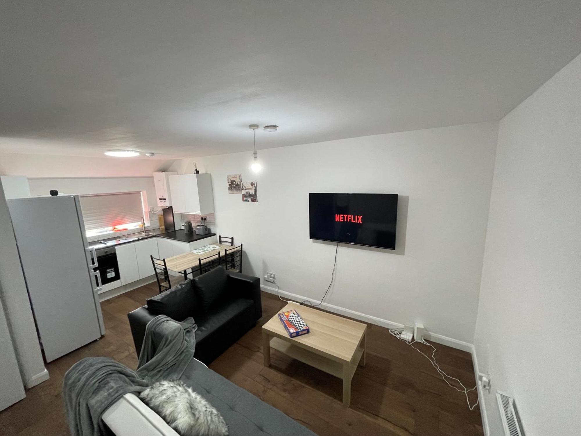 Two Bedroom Central Location Modern Flat Stratford