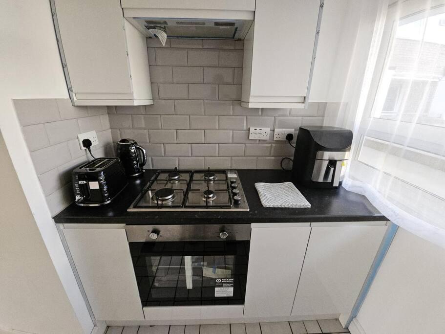 Steps From Kings Cross Station! Apartamento Londres