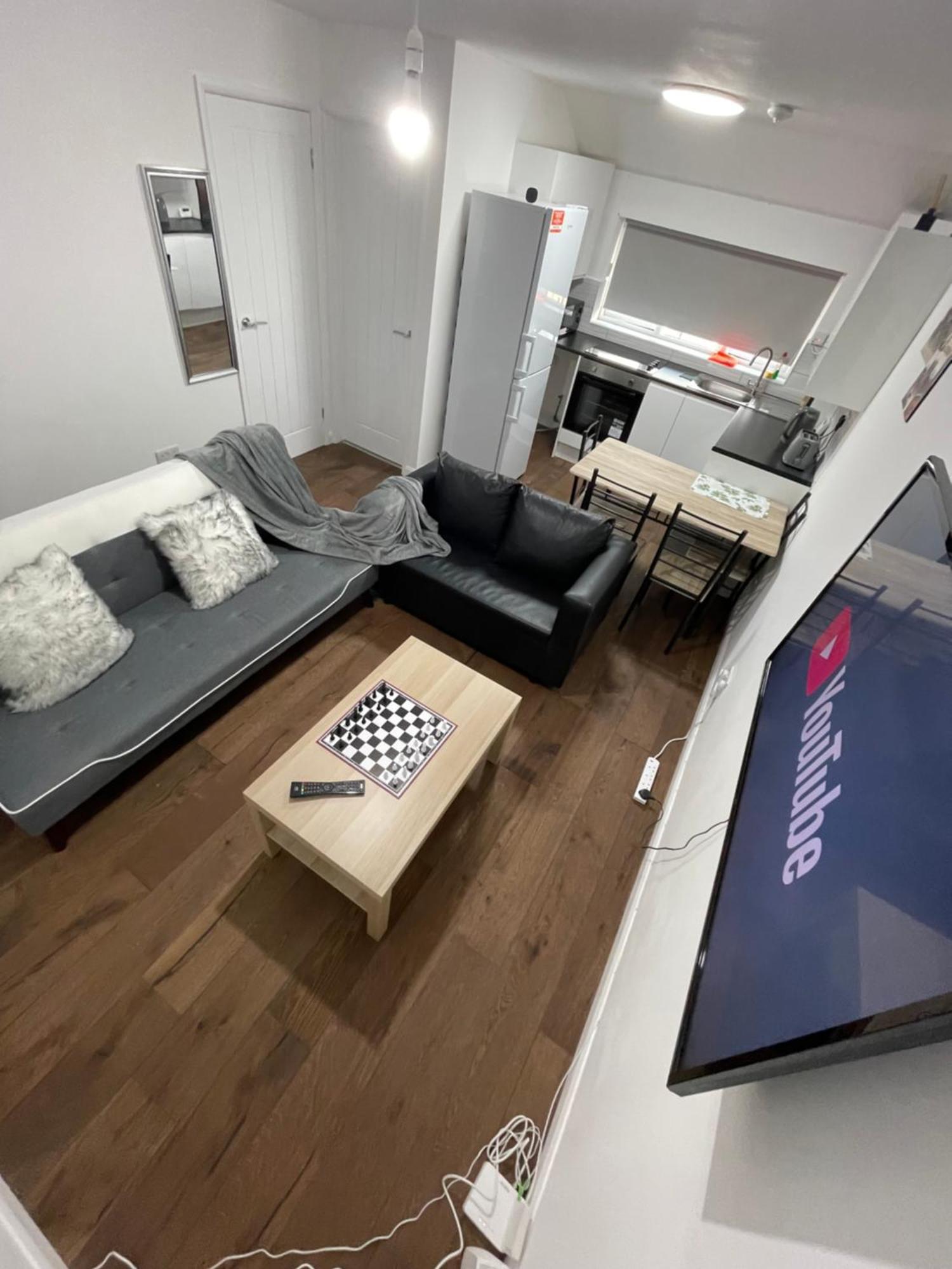 Two Bedroom Central Location Modern Flat Stratford Appartement *