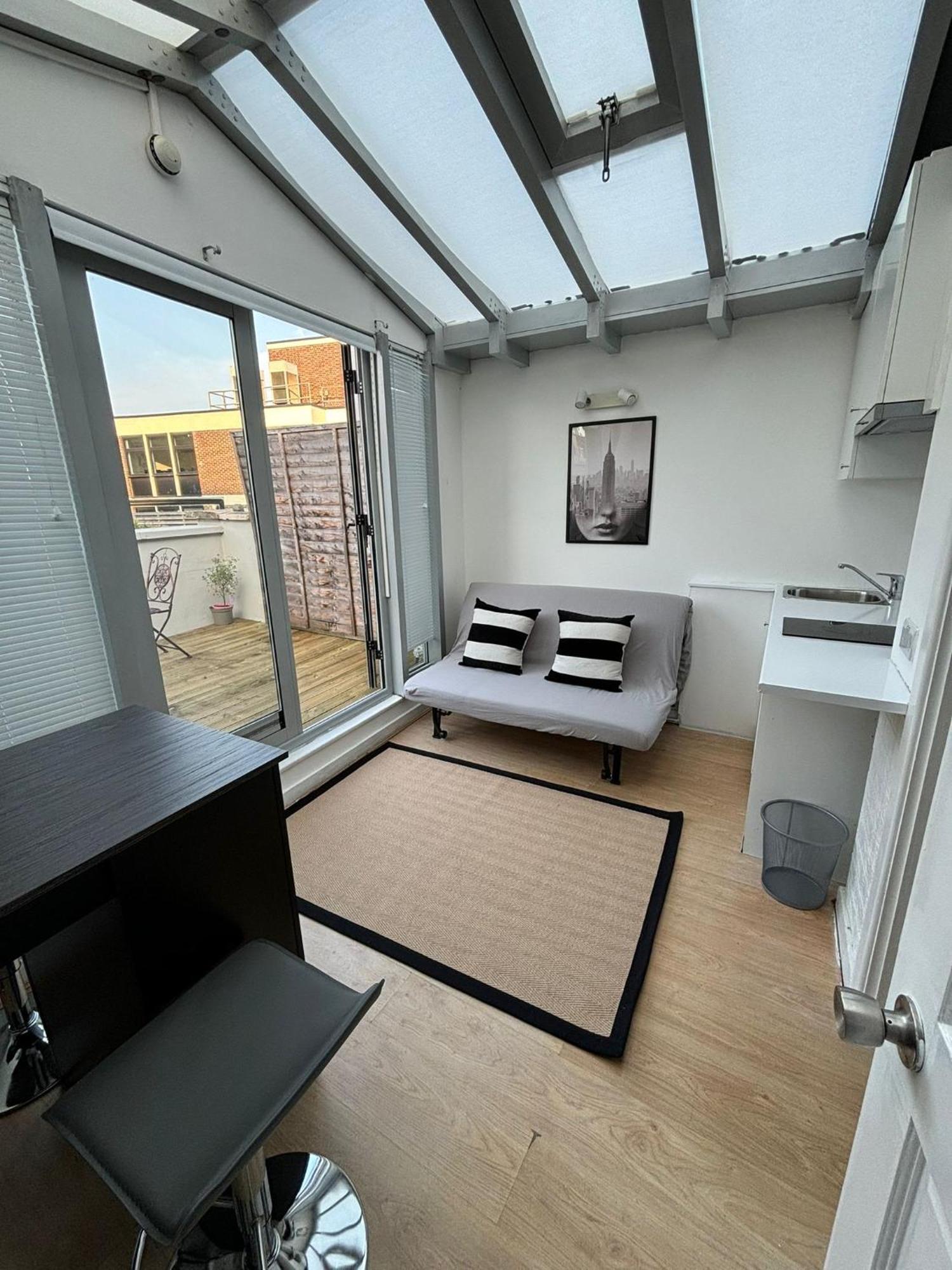 Top Floor Delightful Flat