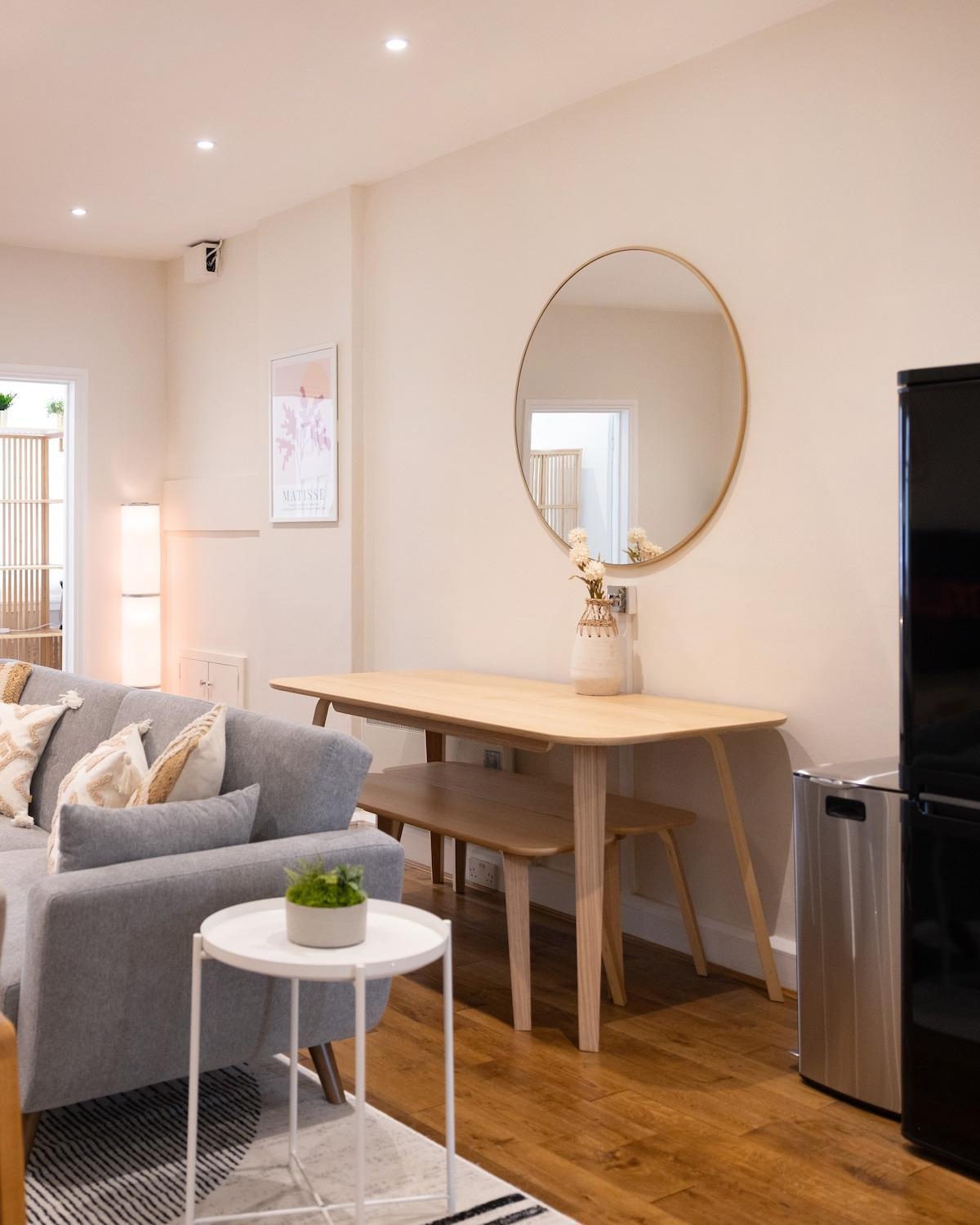 Two-bed Centre Flat 100m From Trafalgar Sqr *