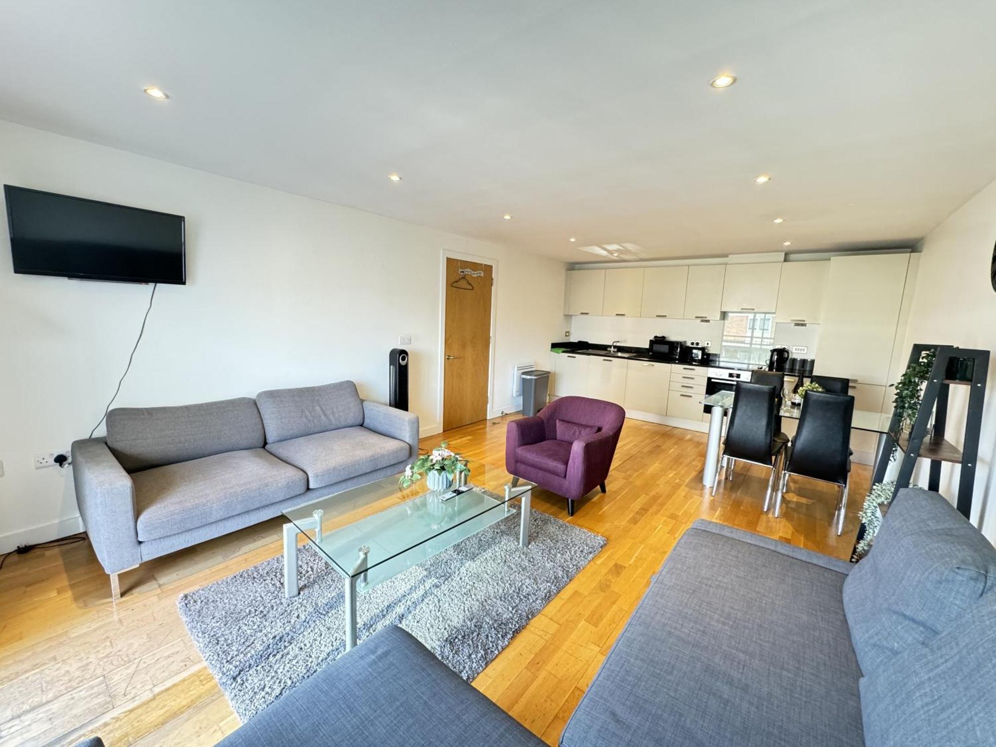 Cosy Modern Tower Bridge *