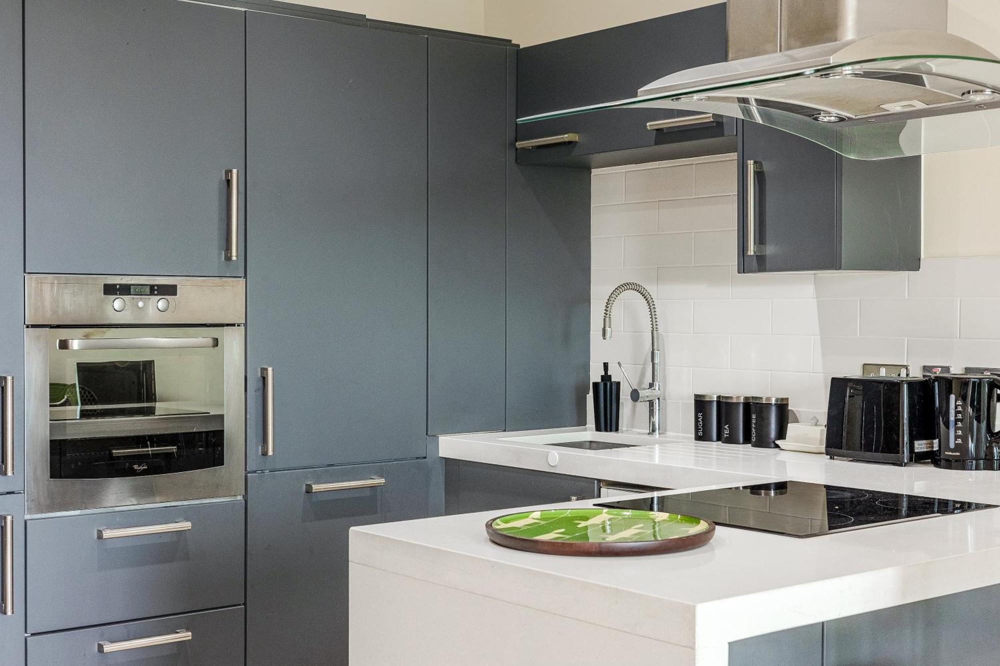 Upscale Riverfront 1br Flat, Prestigious Battersea Apartamento *