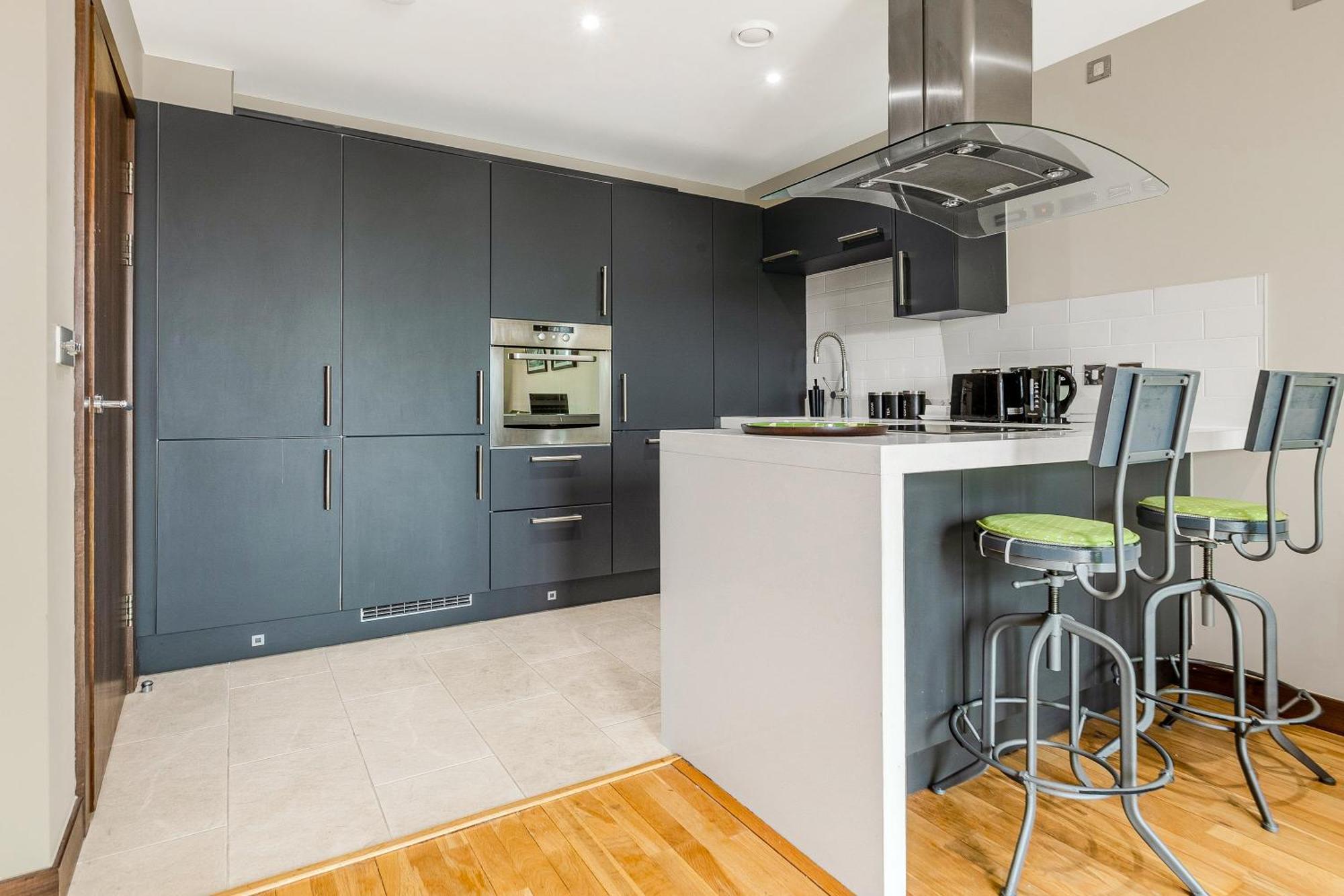 Upscale Riverfront 1br Flat, Prestigious Battersea Apartamento