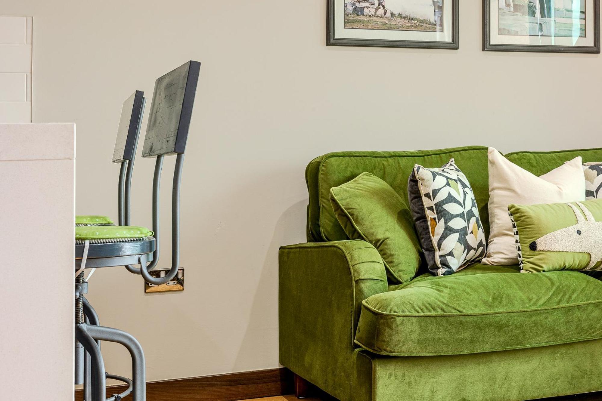 Upscale Riverfront 1br Flat, Prestigious Battersea