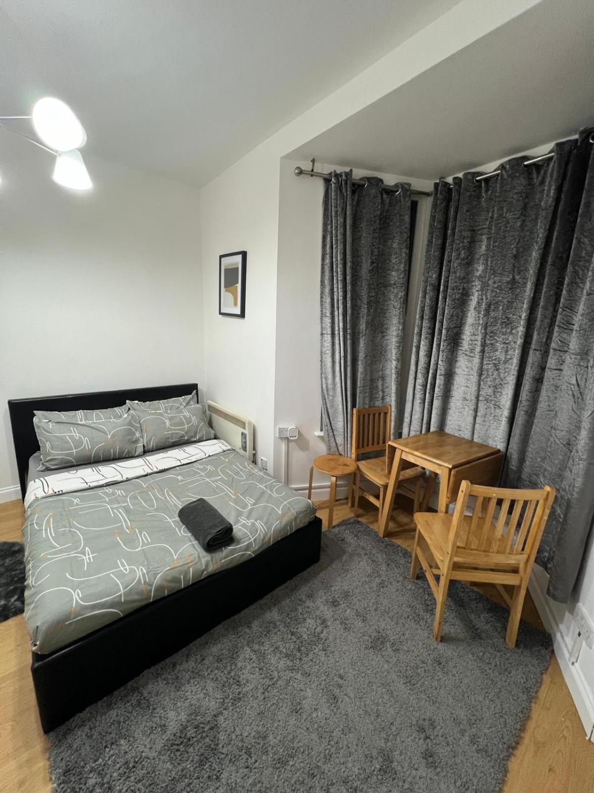 Chic Urban Retreat * London