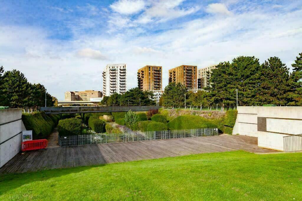 Appartement Deluxe Double Bed In Shared Near Canary Wharf, Airport & O2 Arena With Thames View