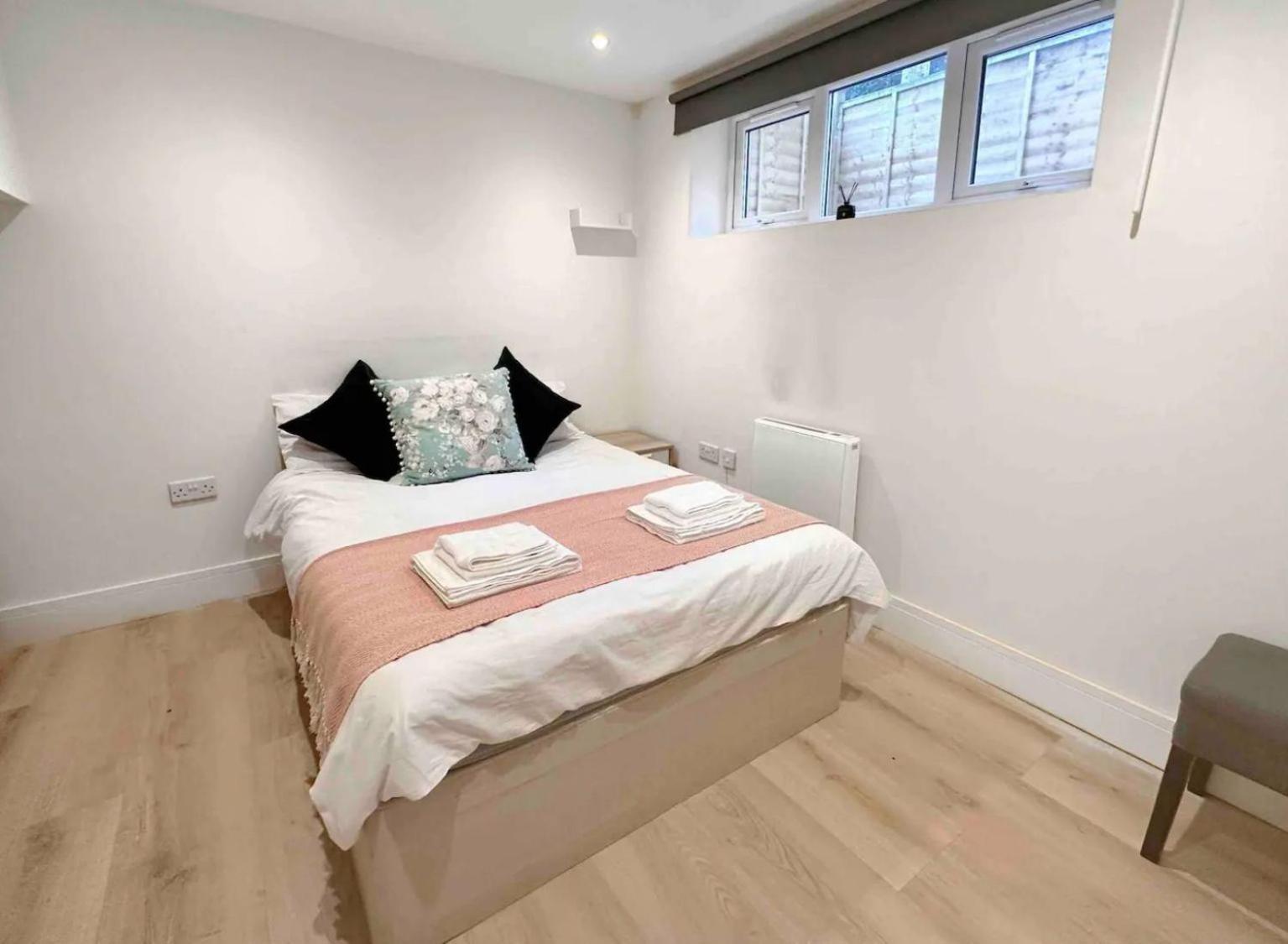 Modern, 10 Minutes To Bridge, Free Parking Apartamento