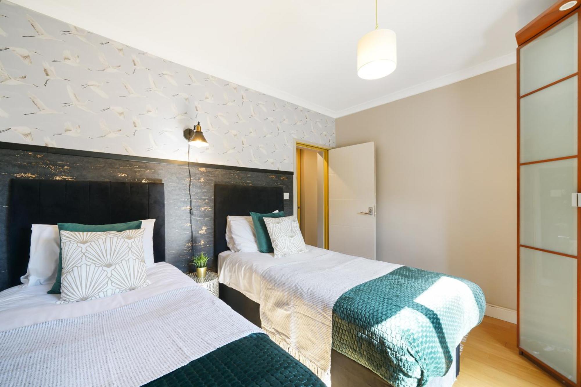 Lovely 2 Bedroom Flat In London-balcony - Sleeps 6 Apartamento Londres