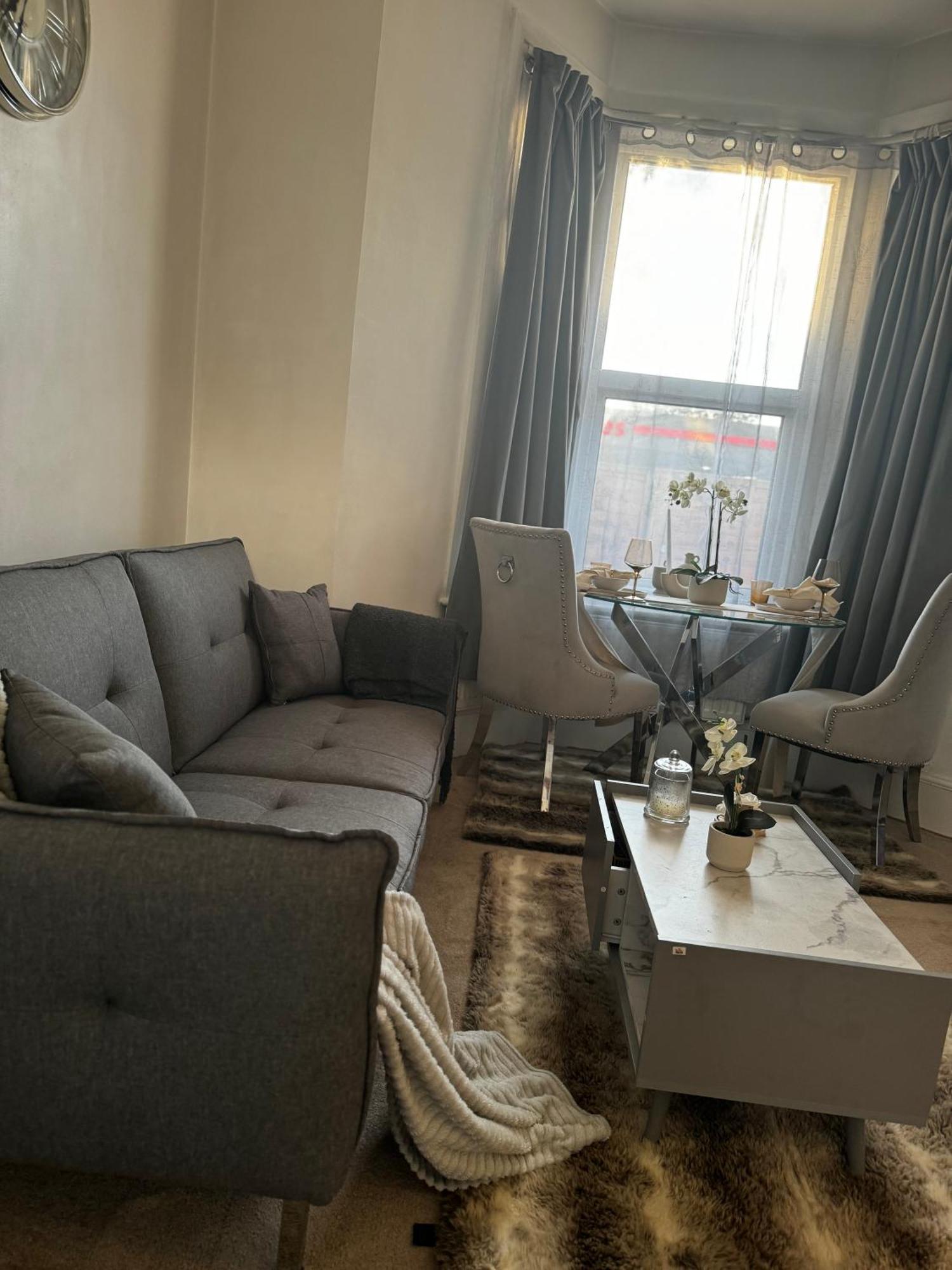 Entire 1bed Stratford Westfield Apartment London