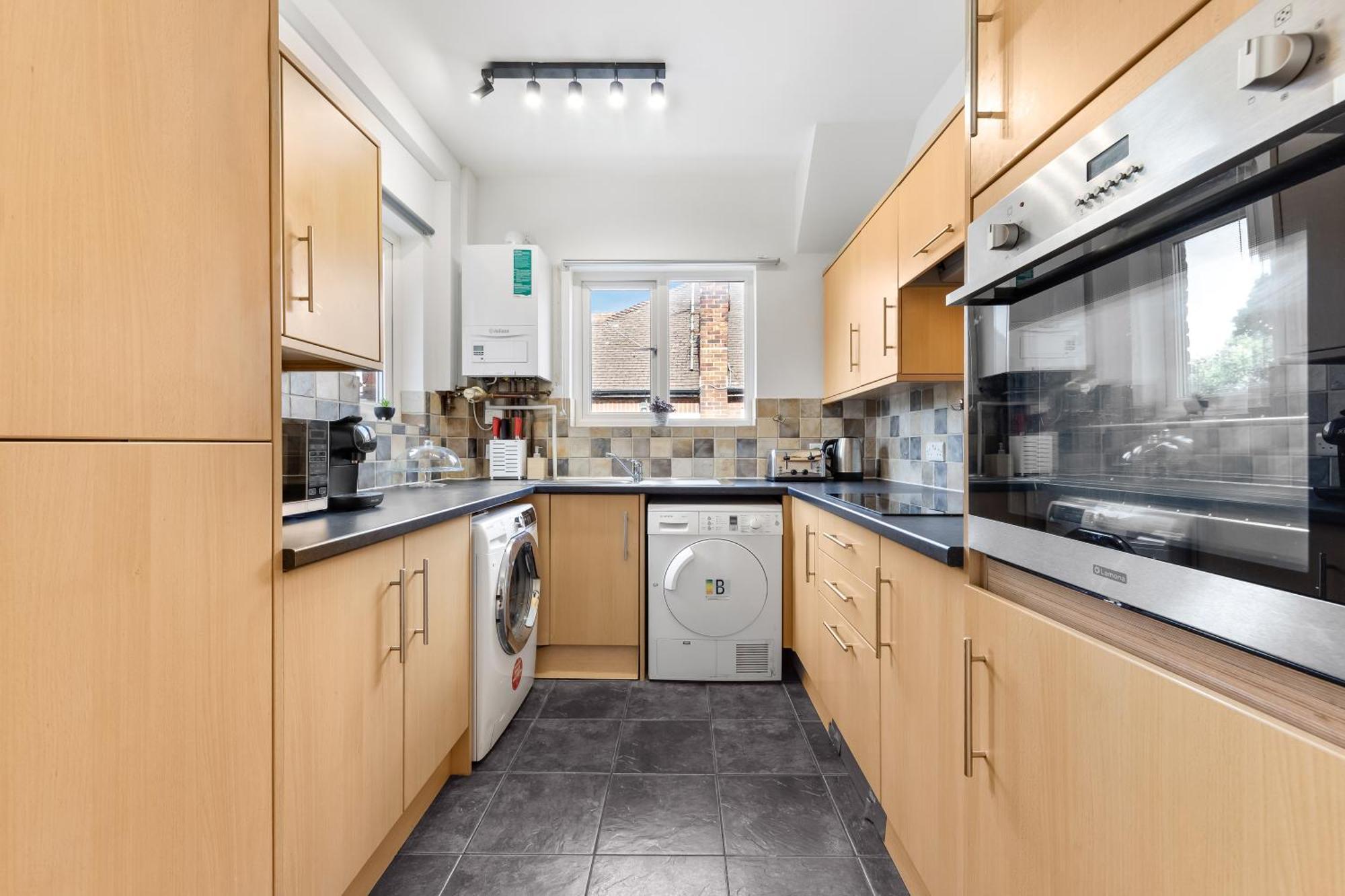 Duplex 3 Bed - Near Station - Golders - *
