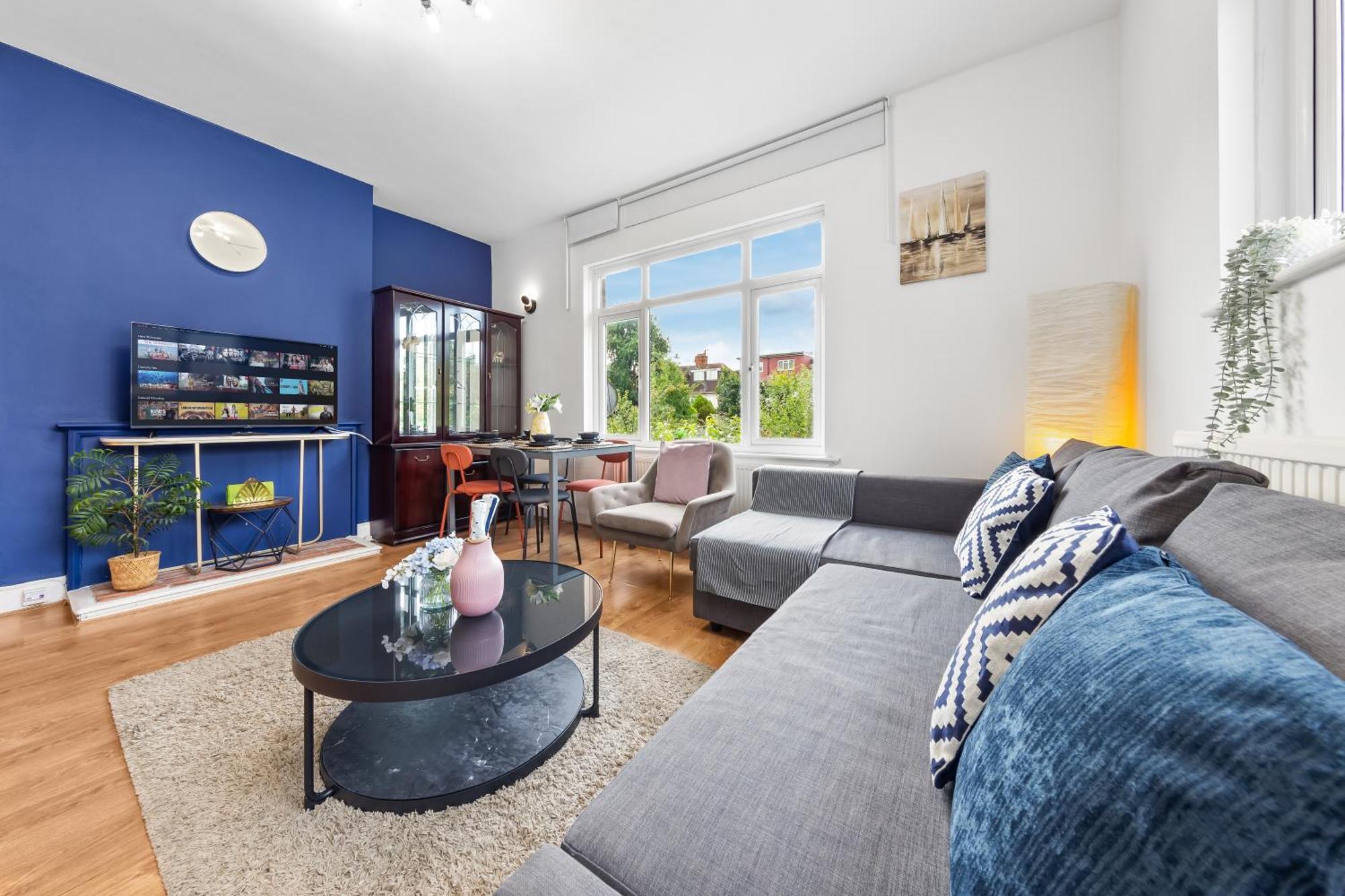 Appartement Duplex 3 Bed - Near Station - Golders - *