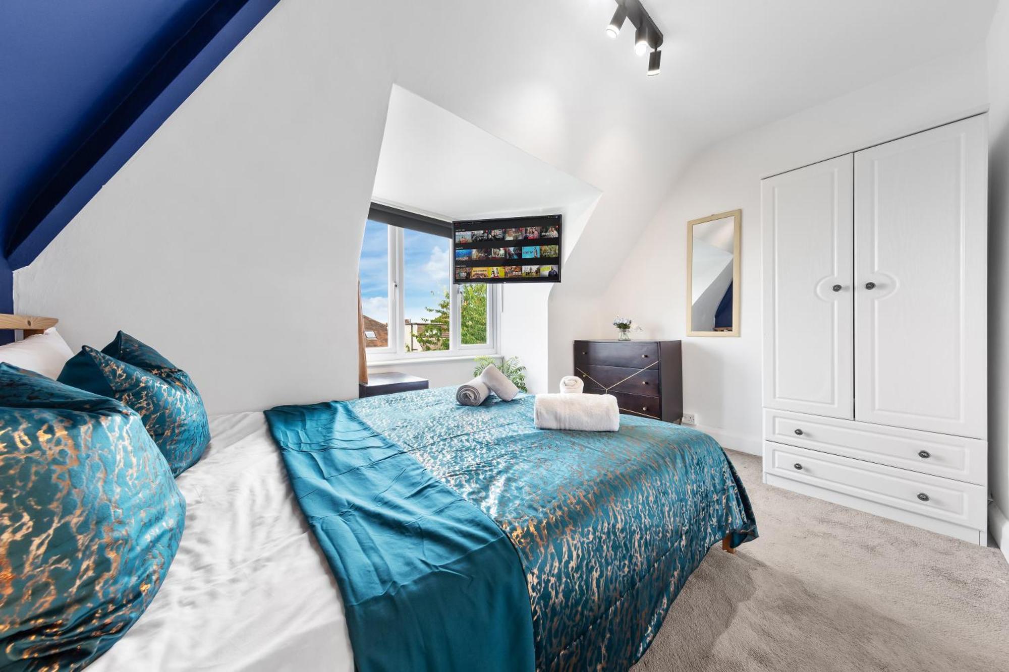 Duplex 3 Bed - Near Station - Golders -