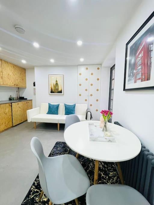 Beautiful House In Little Venice London