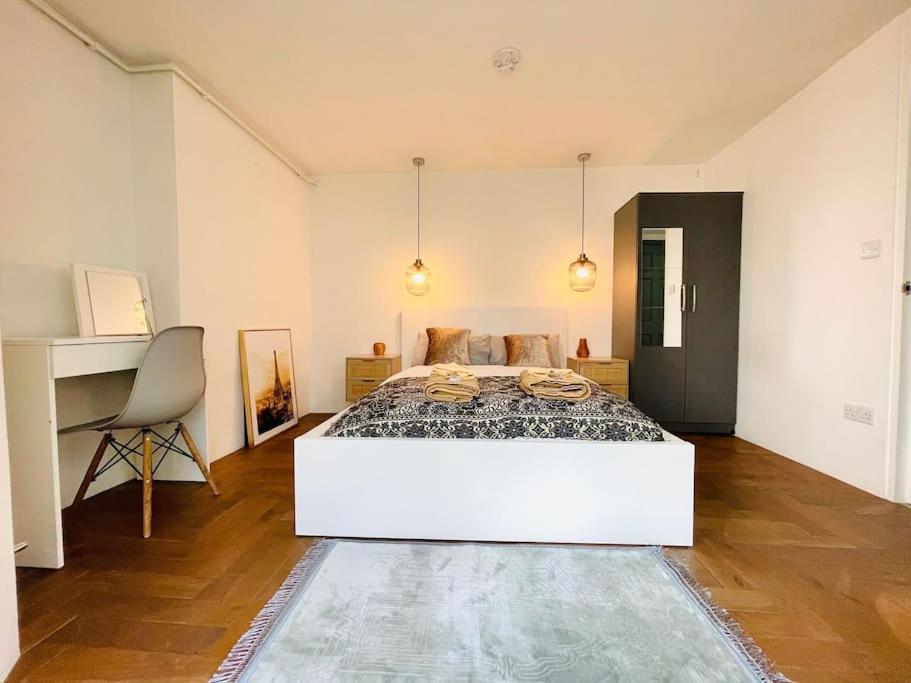 Beautiful House In Little Venice London