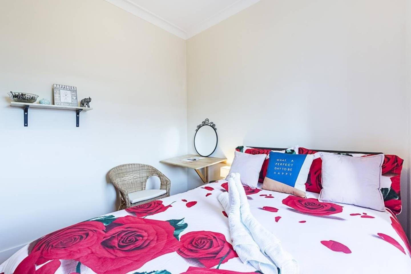 Apartamento Private Homely Bedroom In Kensington R1 *