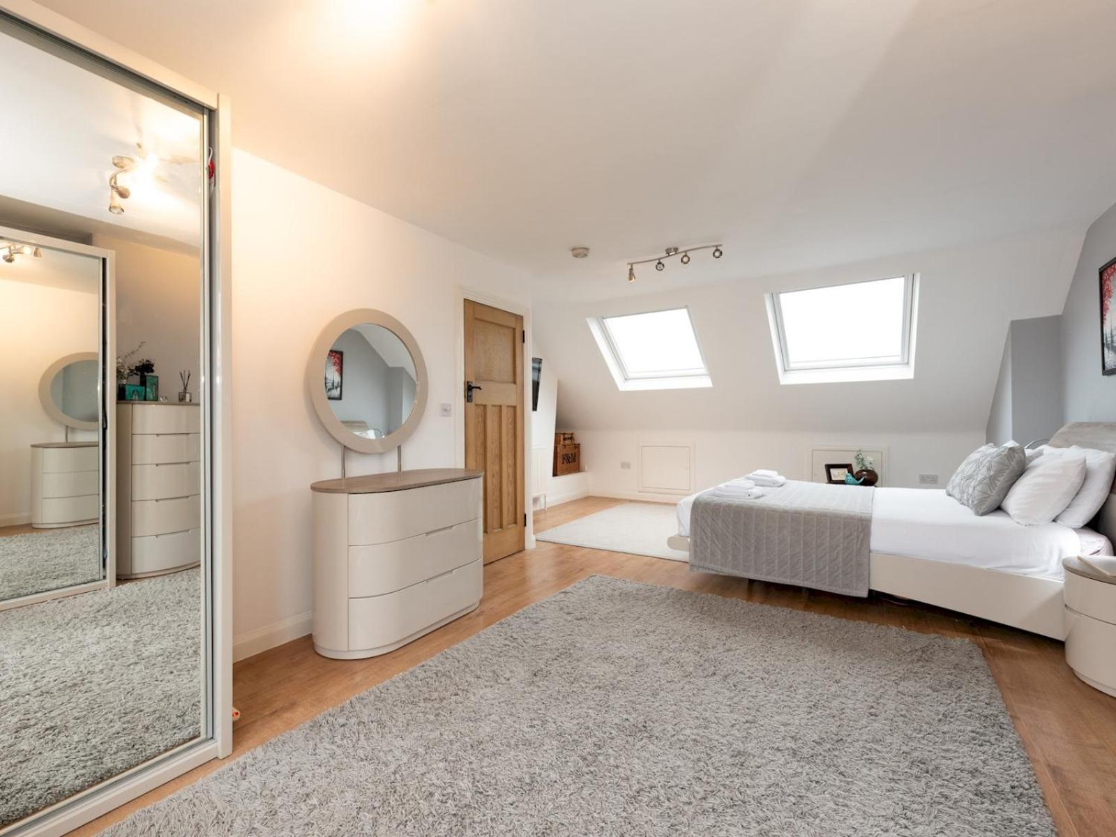 Spacious 4-bed House Direct Link To Pass The Keys Hébergement de vacances