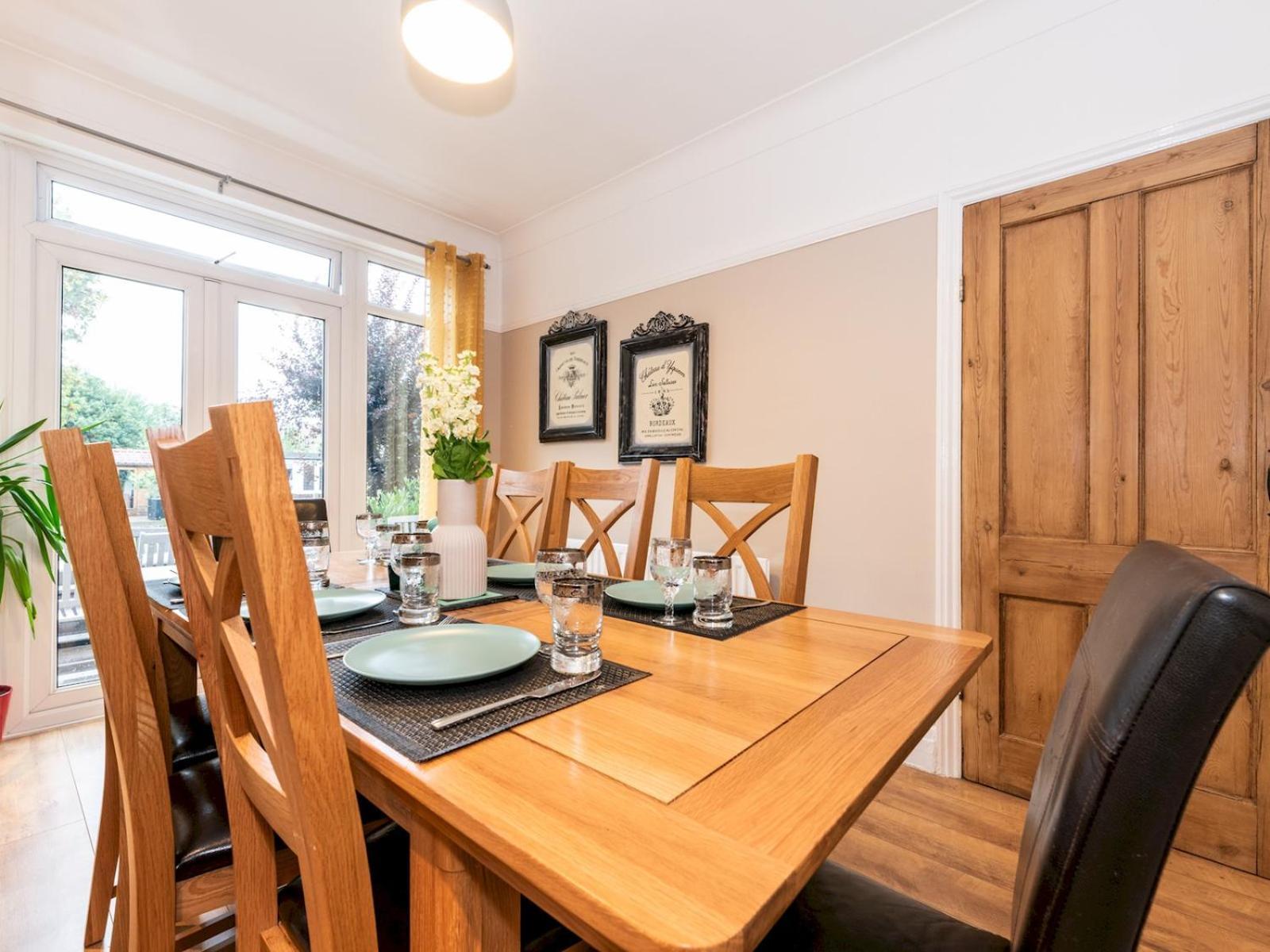 Spacious 4-bed House Direct Link To Pass The Keys Hébergement de vacances *