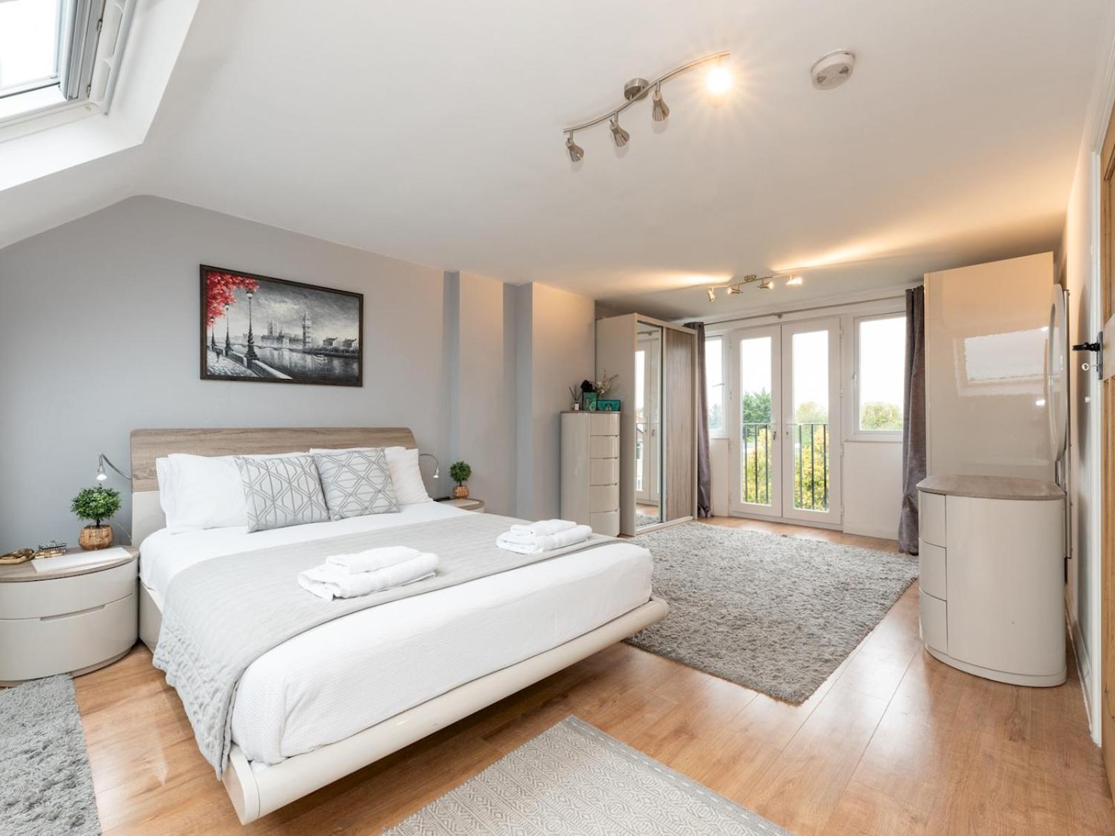 Hébergement de vacances Spacious 4-bed House Direct Link To Pass The Keys