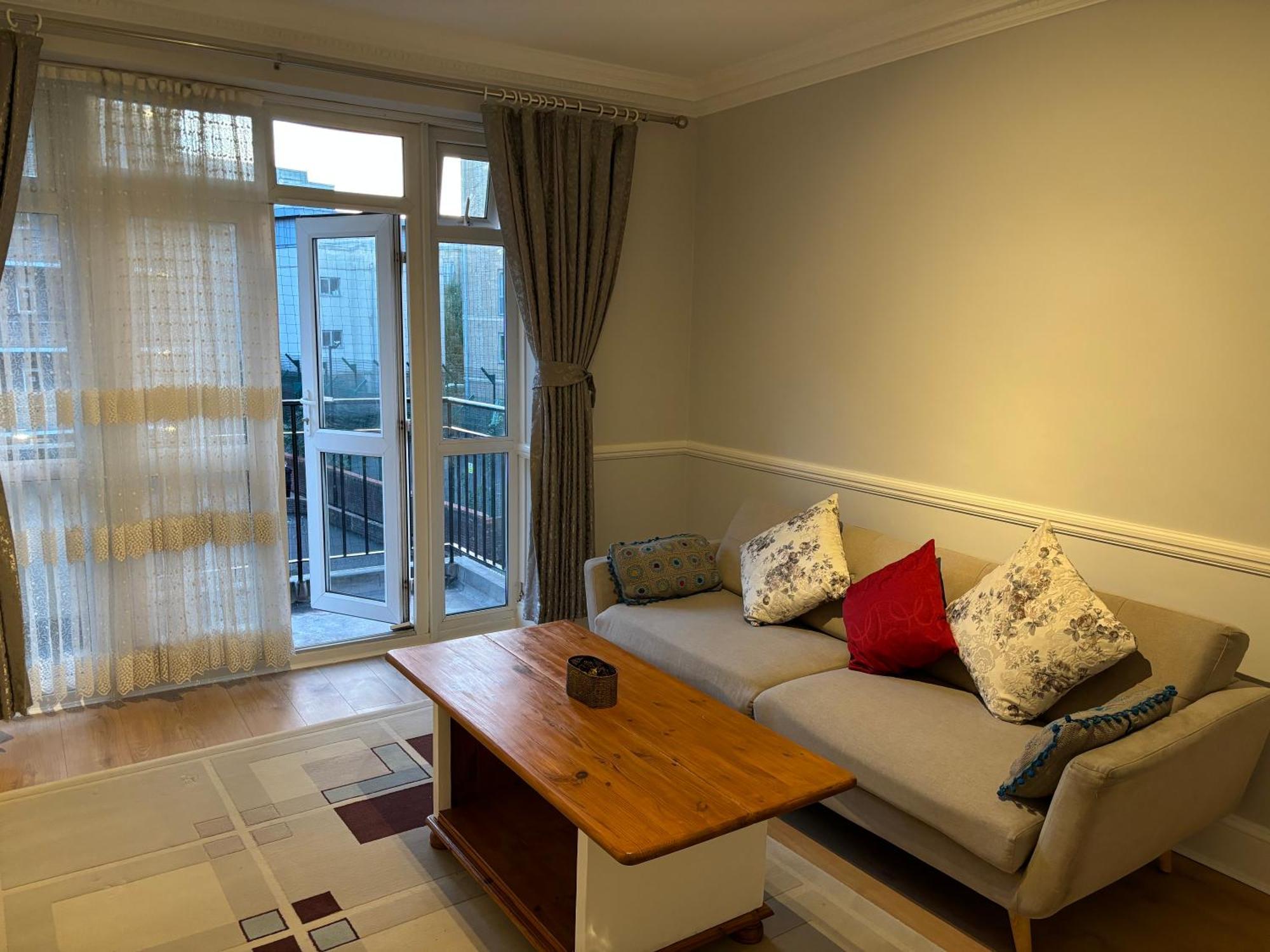 Bright 2 Bedroom Flat Close To Centre Appartement *