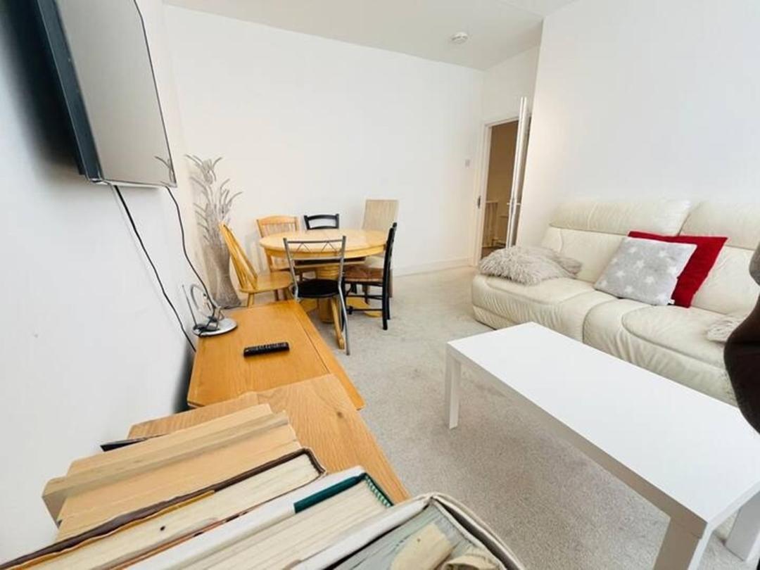 Spacious 3 Bed Flat In Greenwich