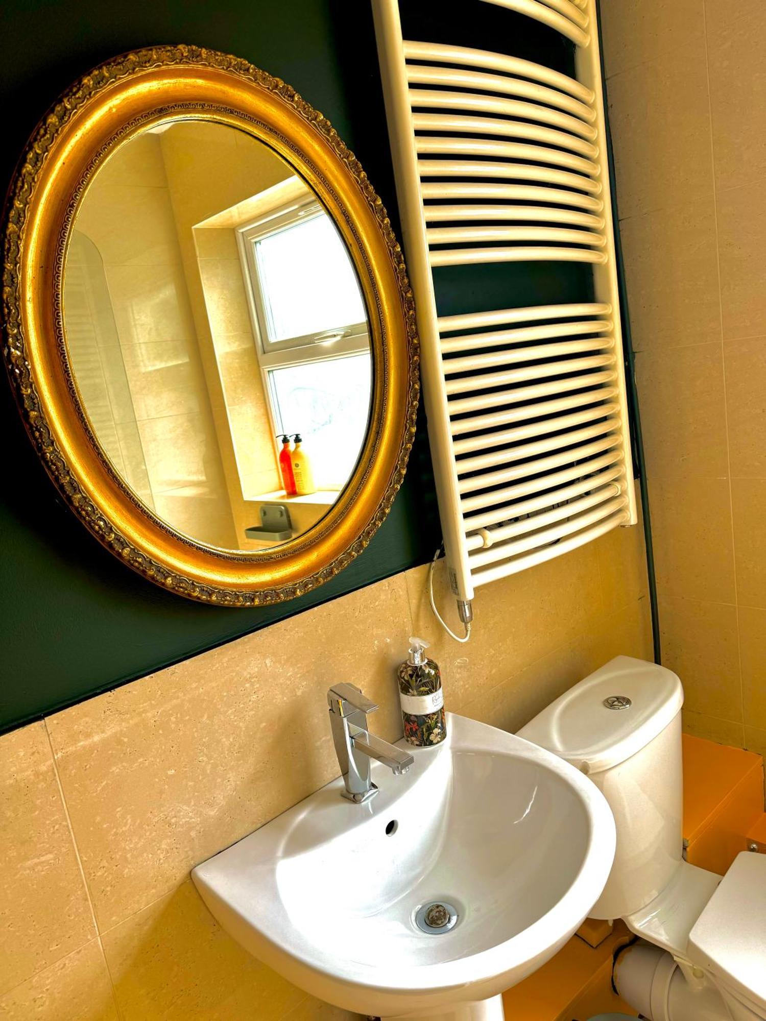 A Lovely 1 Bedroom Flat / Modern-cosy London