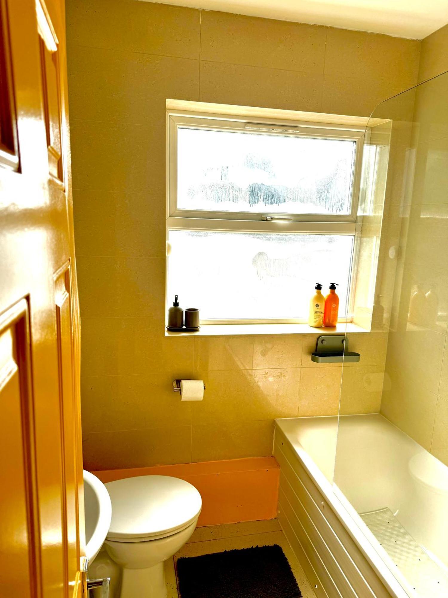A Lovely 1 Bedroom Flat / Modern-cosy London