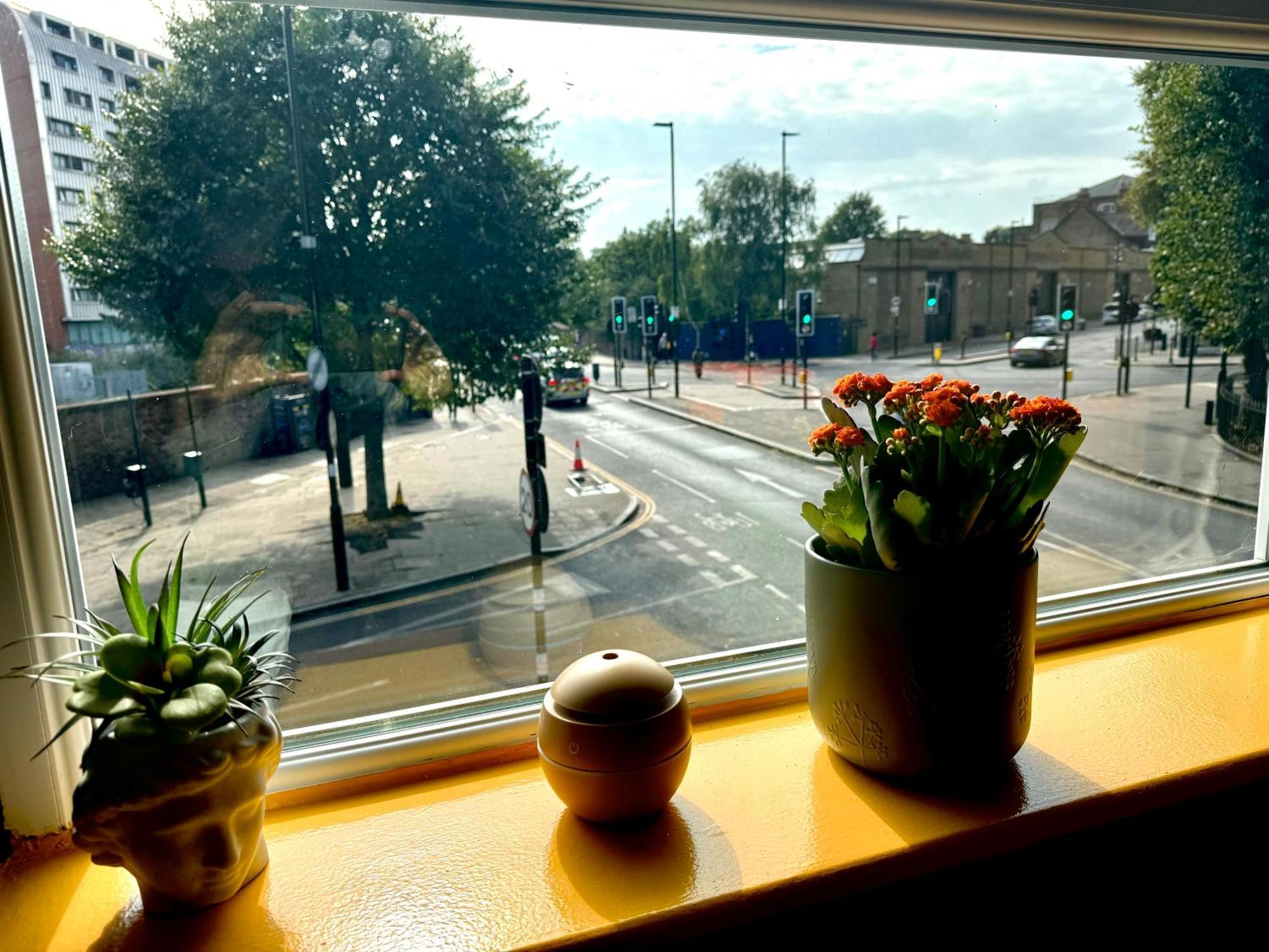 A Lovely 1 Bedroom Flat / Modern-cosy Apartment *