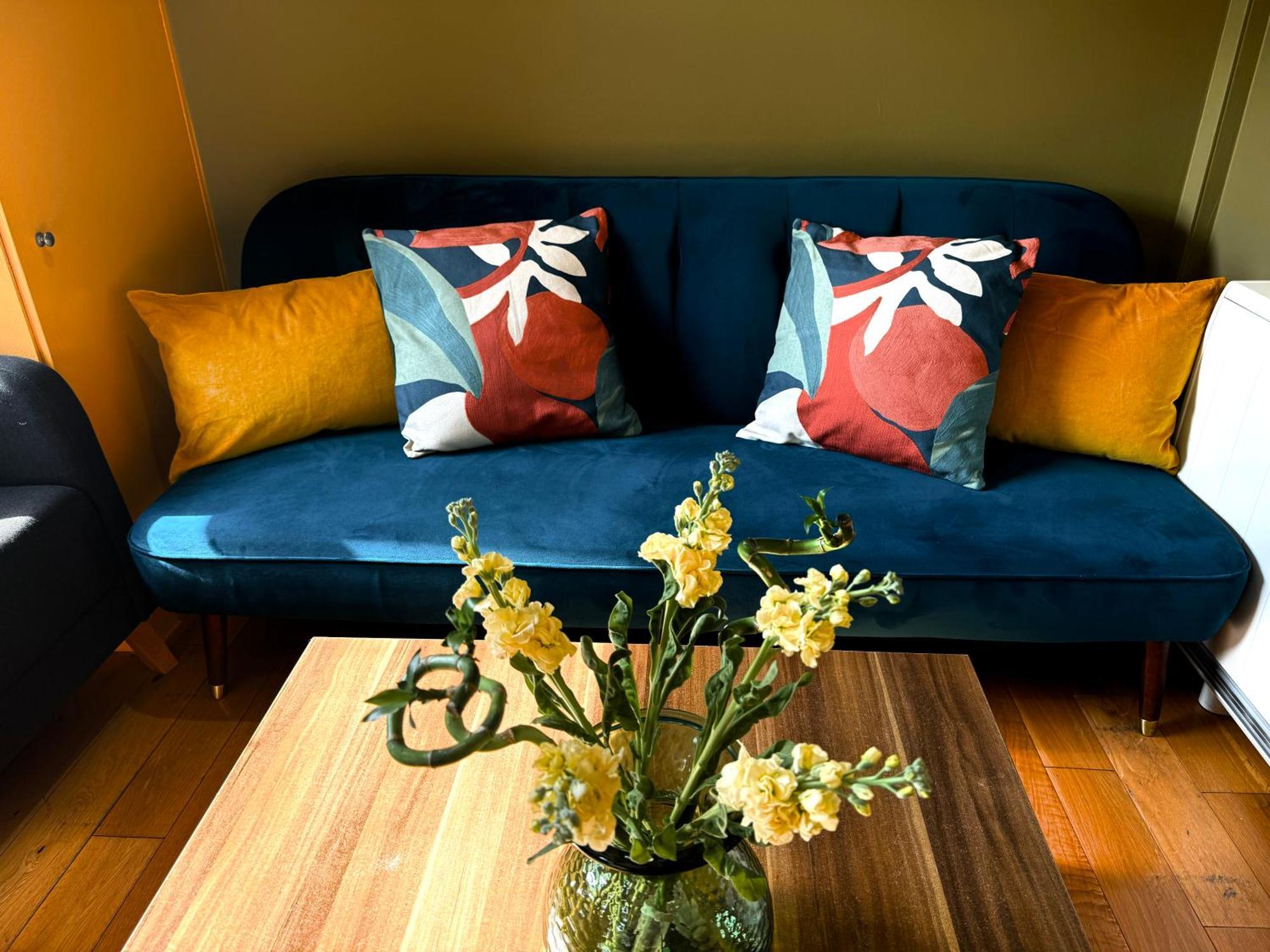 A Lovely 1 Bedroom Flat / Modern-cosy London