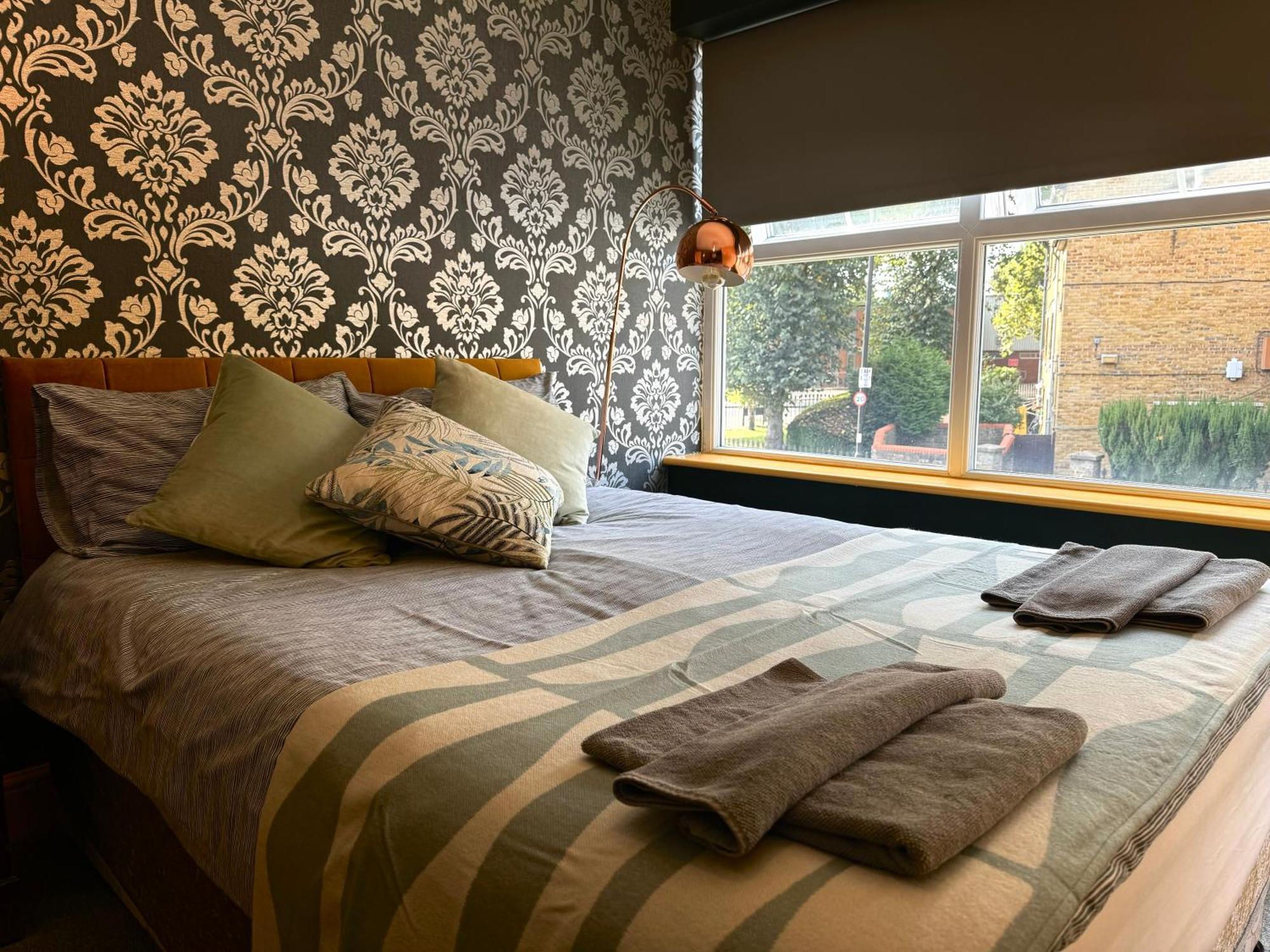 A Lovely 1 Bedroom Flat / Modern-cosy Apartment *