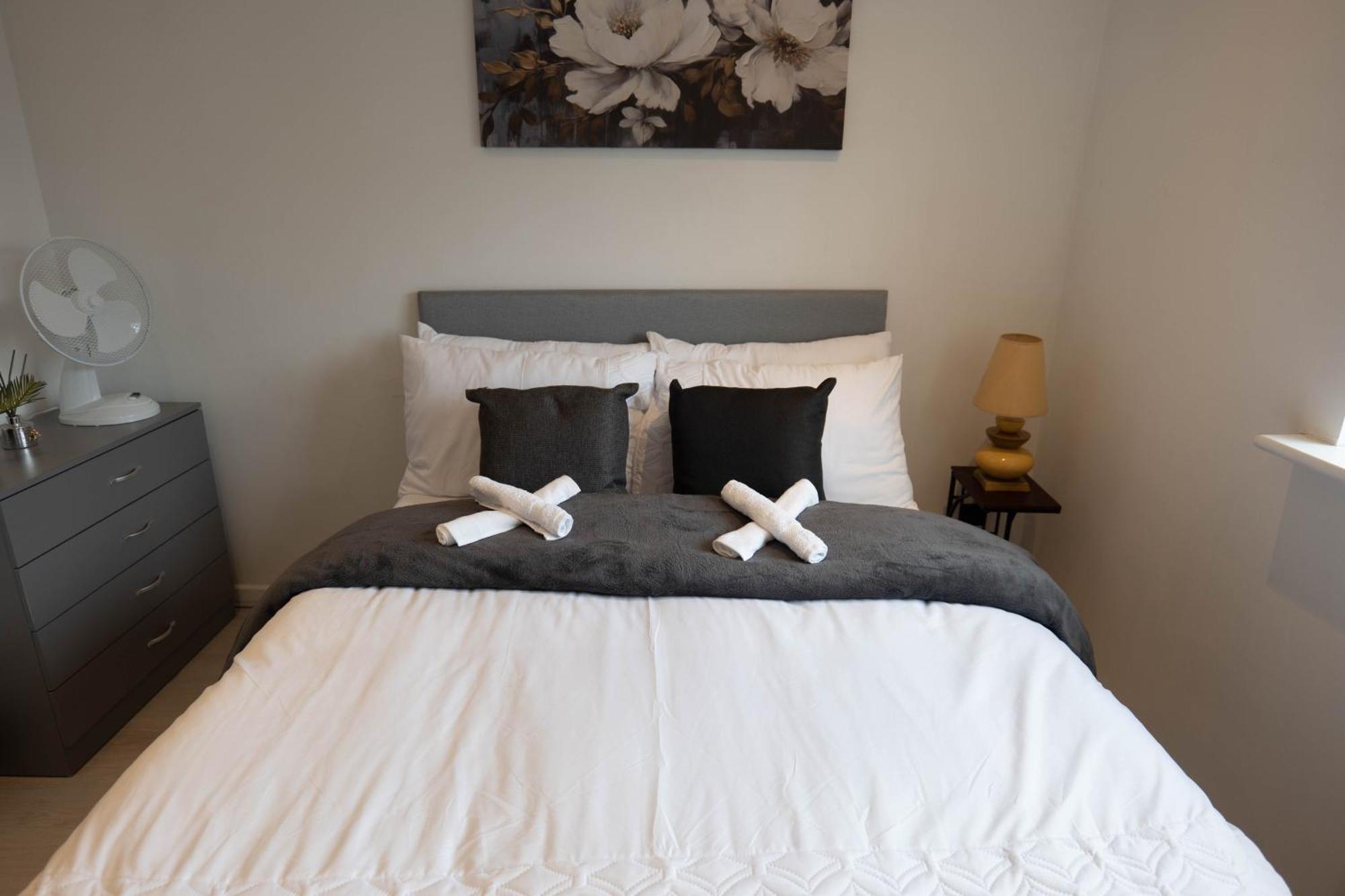 Beckton Docklands - 1 Bedroom - Sleeps 4 - Wifi Apartment