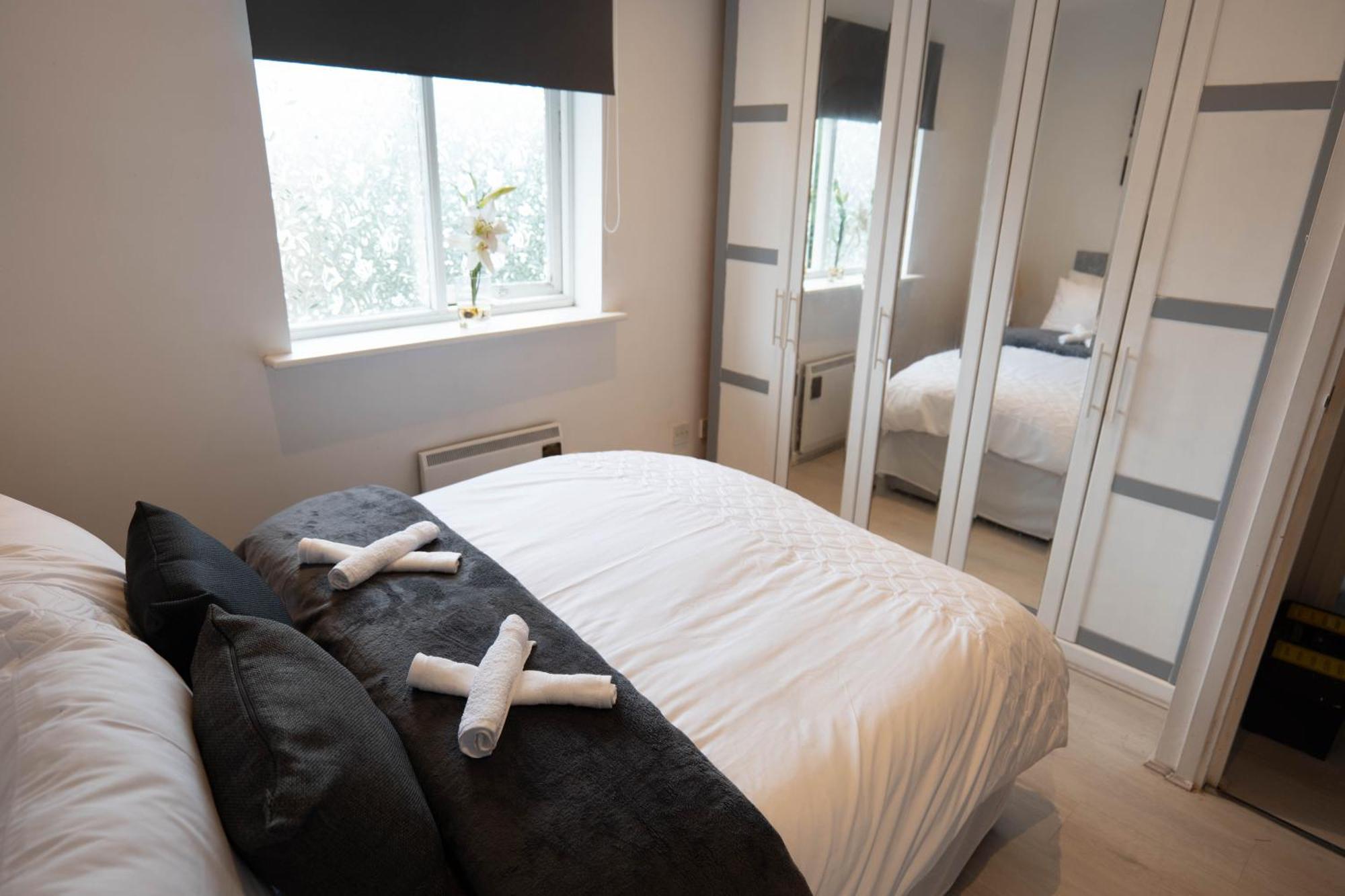 Beckton Docklands - 1 Bedroom - Sleeps 4 - Wifi London