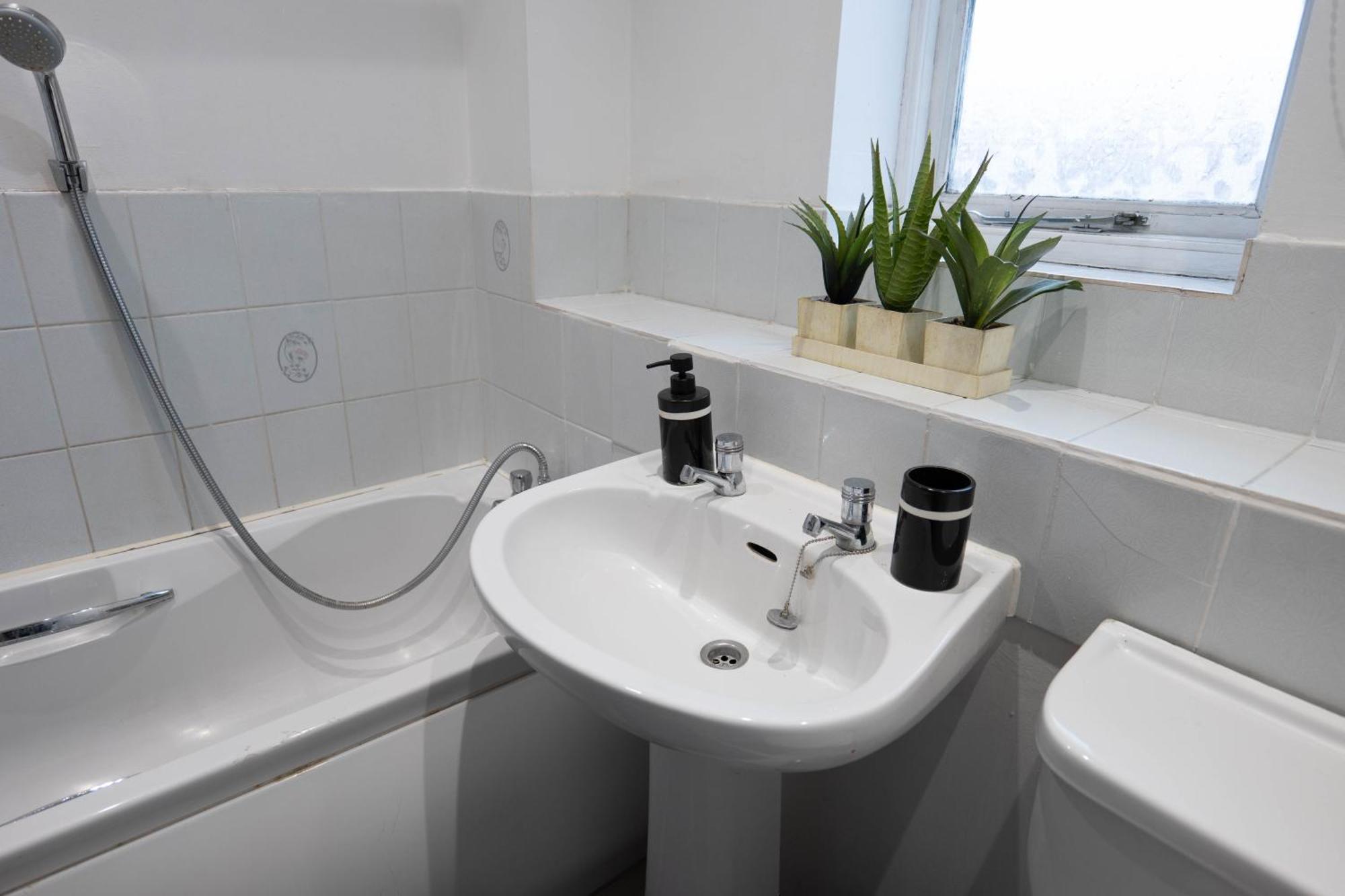Beckton Docklands - 1 Bedroom - Sleeps 4 - Wifi Apartment
