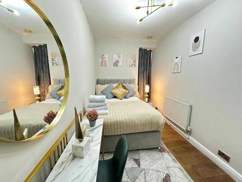 Comfortable Near Hyde Park